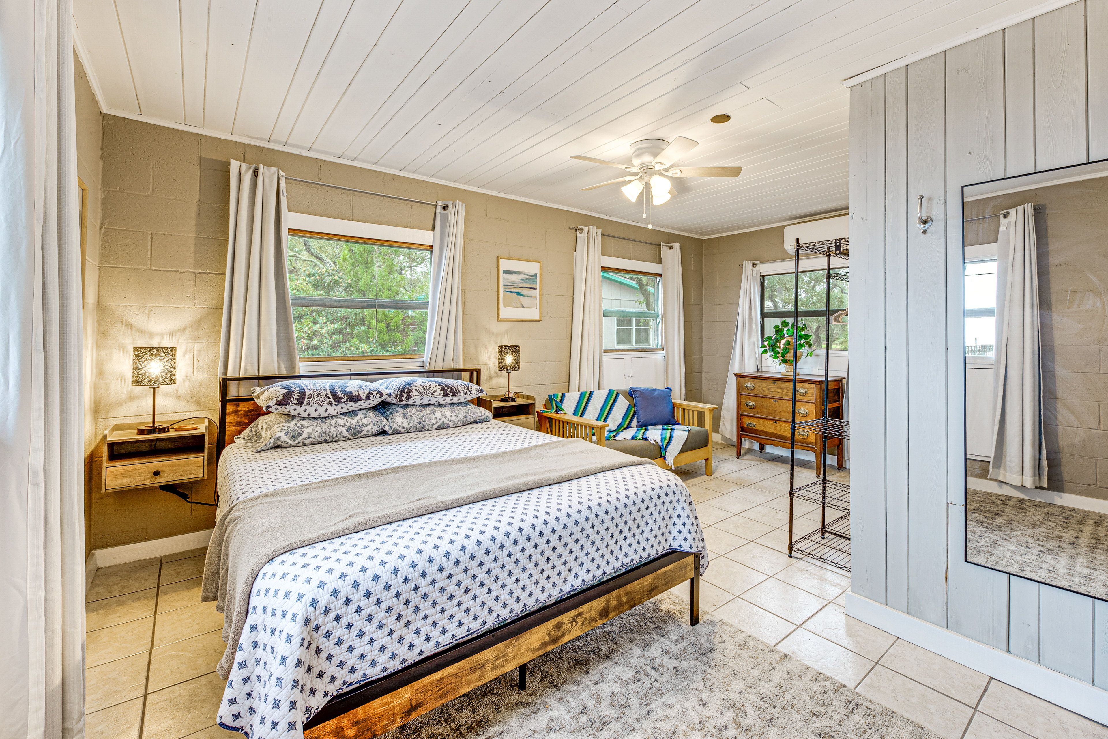 Bedroom 1 | Queen Bed | Linens Provided