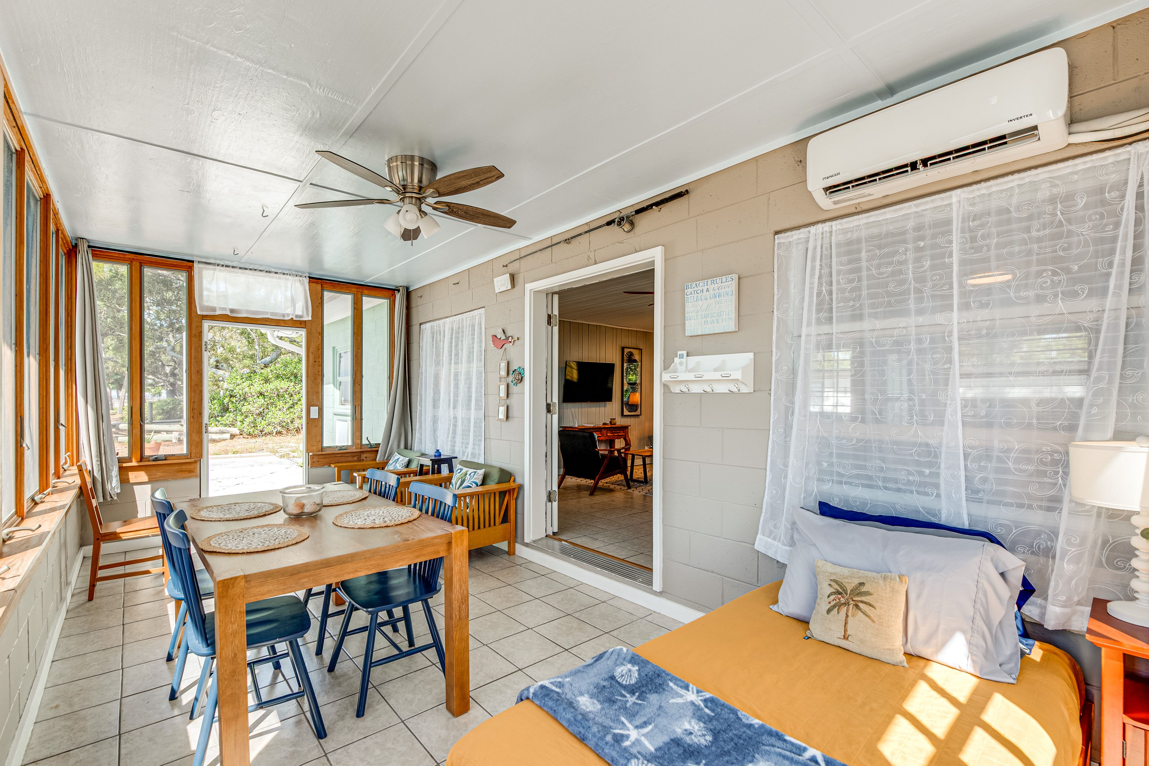 Florida Room | Twin Bed