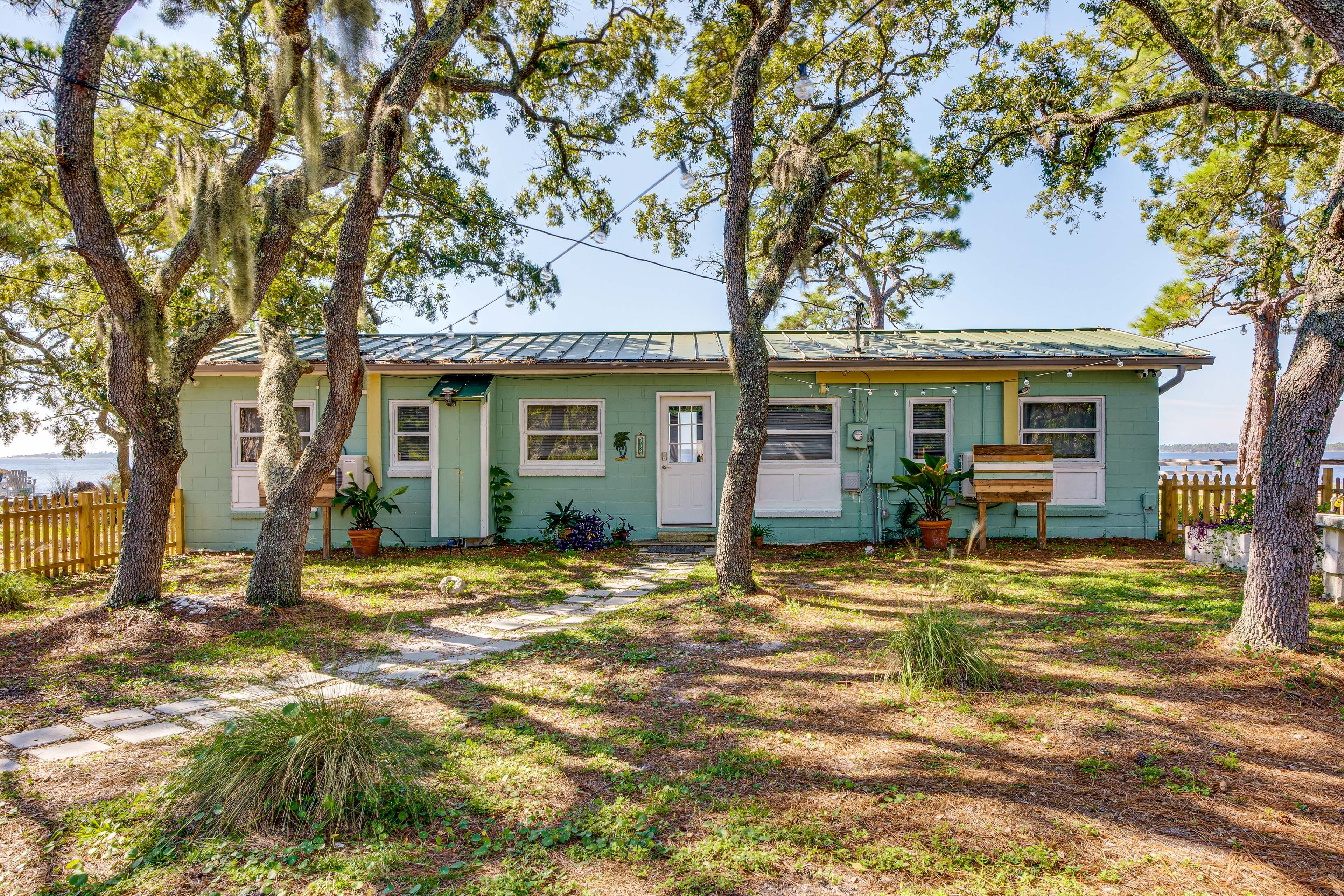 Property Exterior | Single-Story Cottage