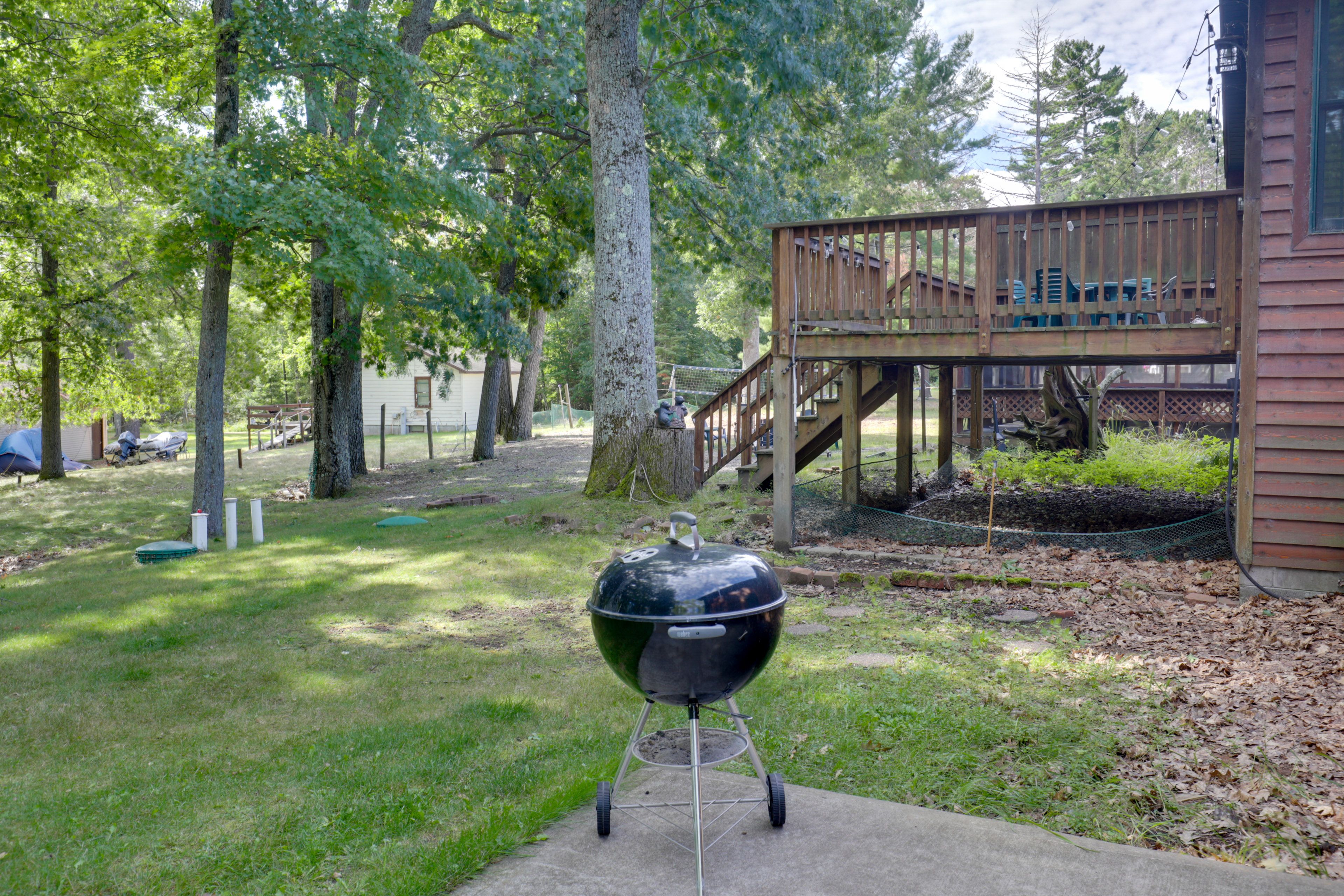 Yard | Fire Pit | Charcoal Grill | Beach Volleyball Court