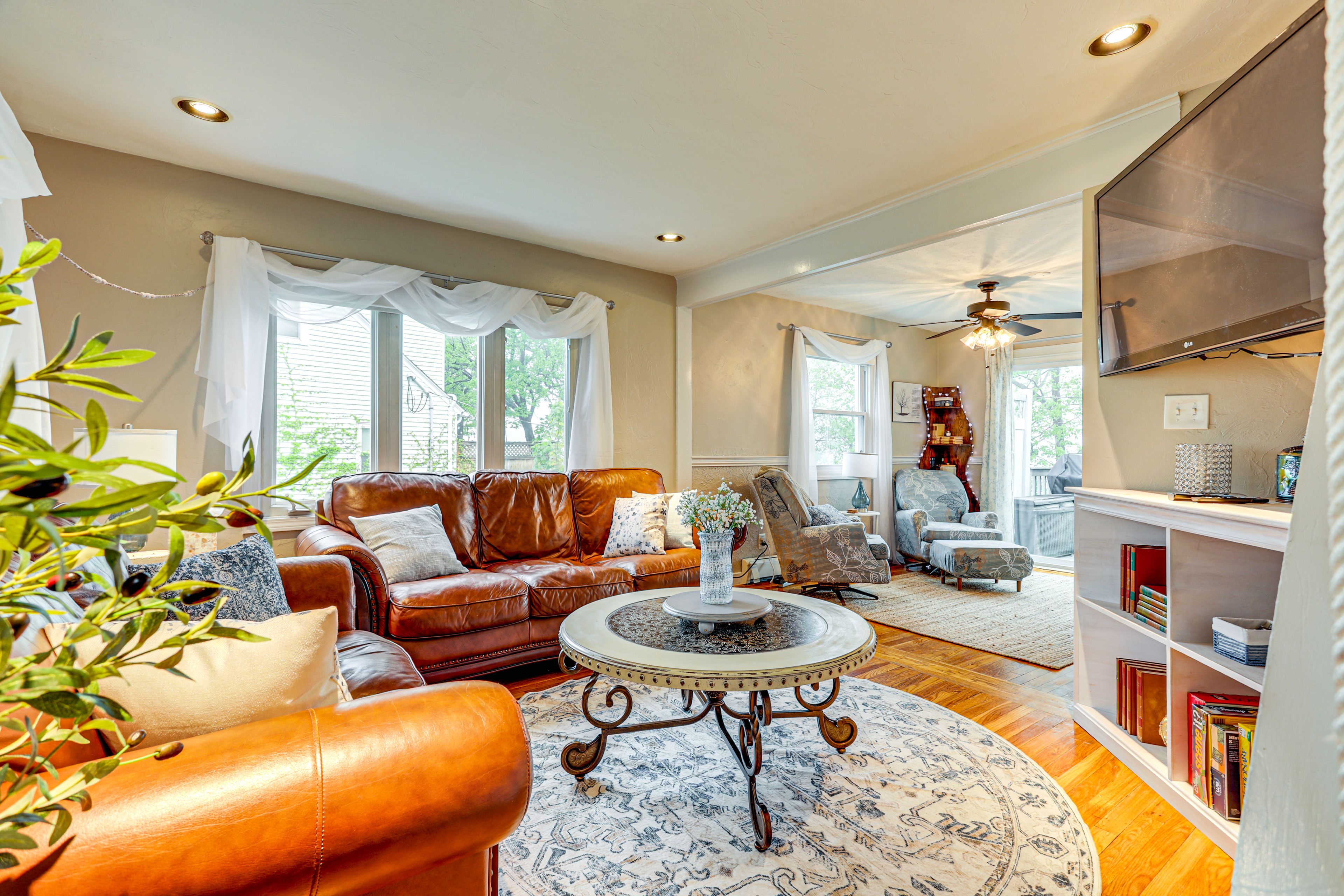 Living Room | 1st Floor | Smart TV | Free WiFi | Window A/C Units | Board Games