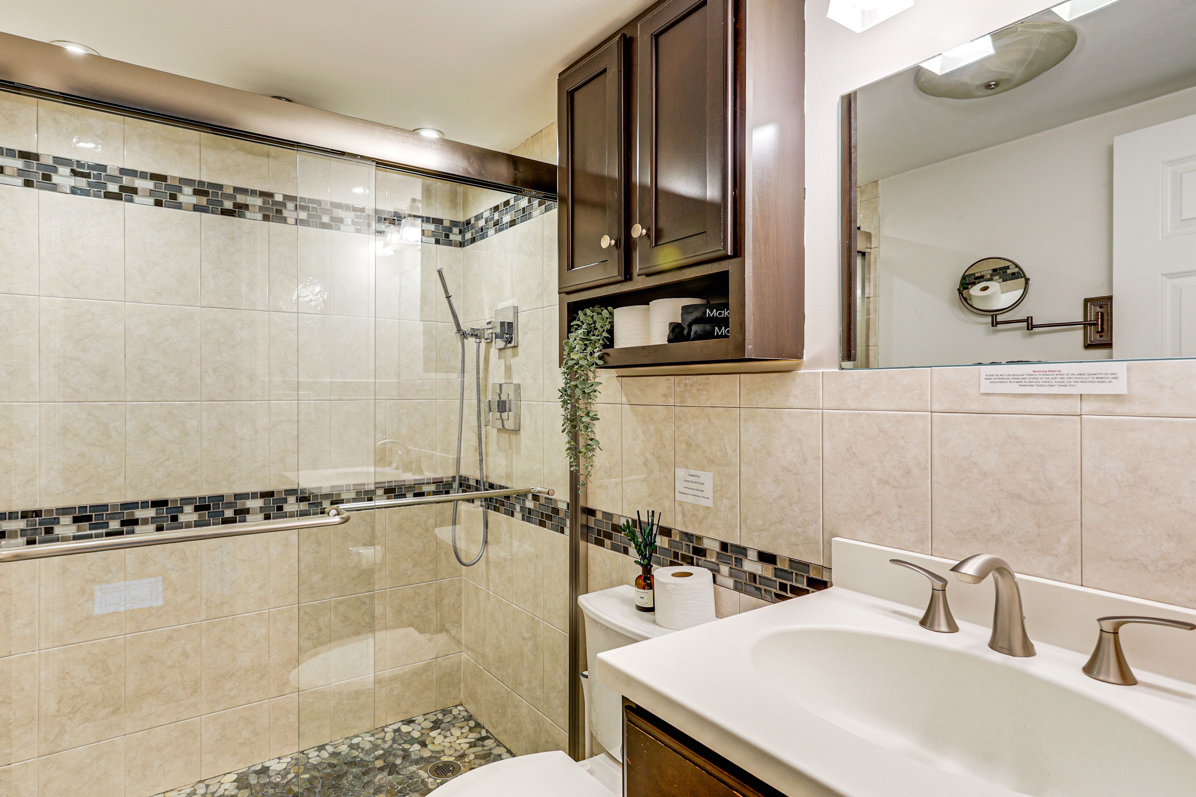 Full Bathroom | 2nd Floor