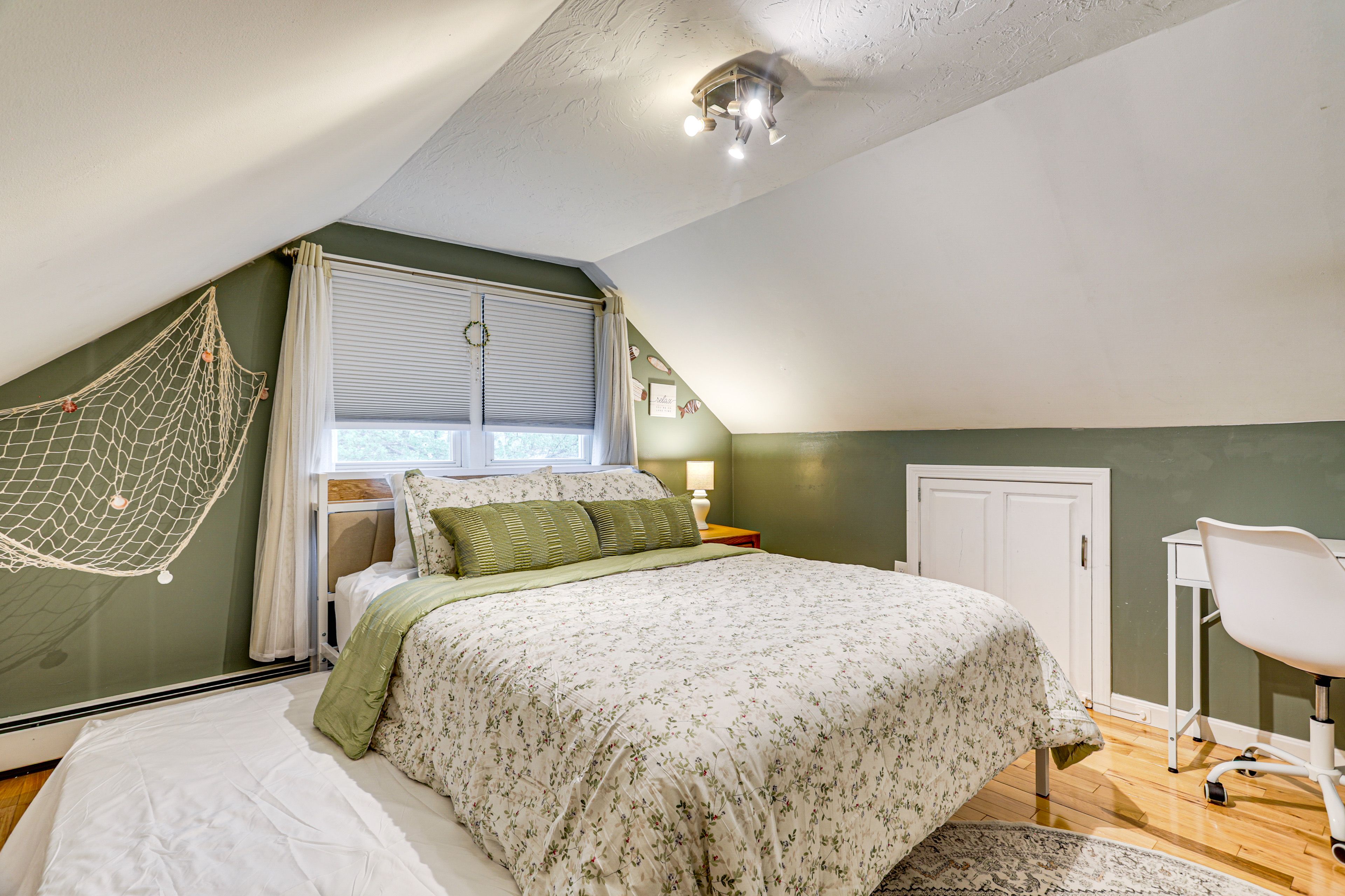 Bedroom 2 | Queen Bed | Full Trundle Bed | 2nd Floor