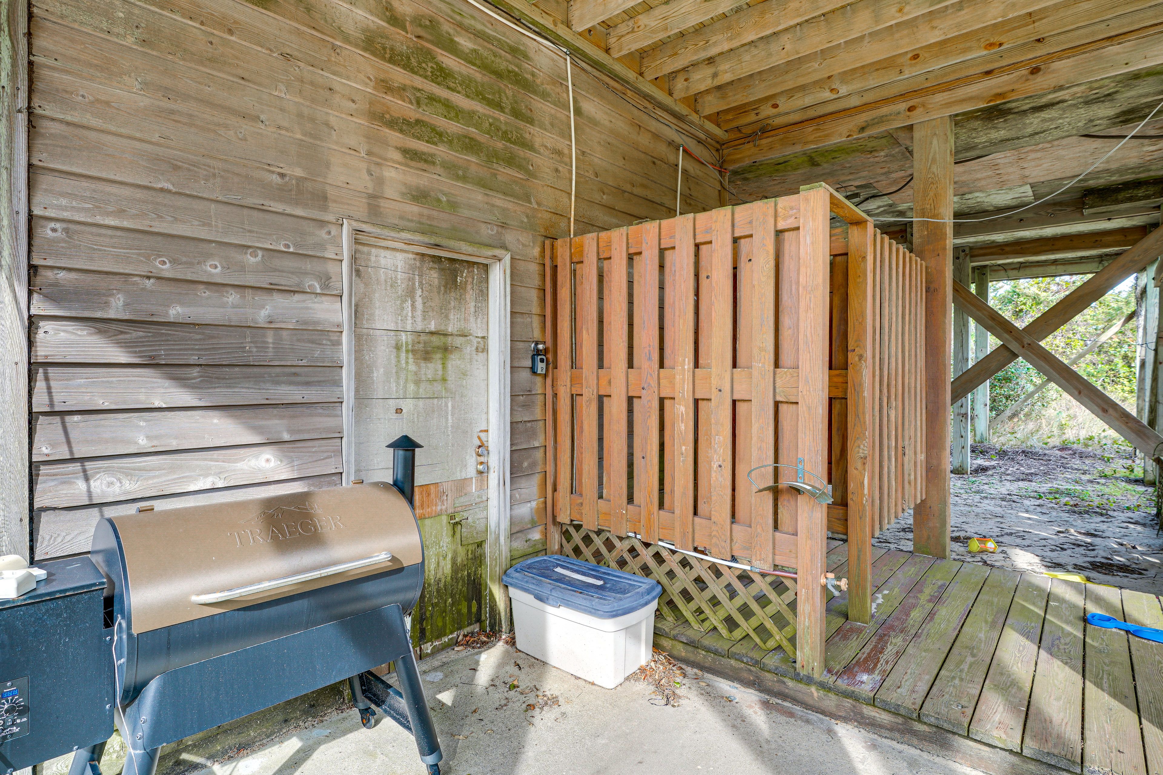 Outdoor Shower | Charcoal Grill