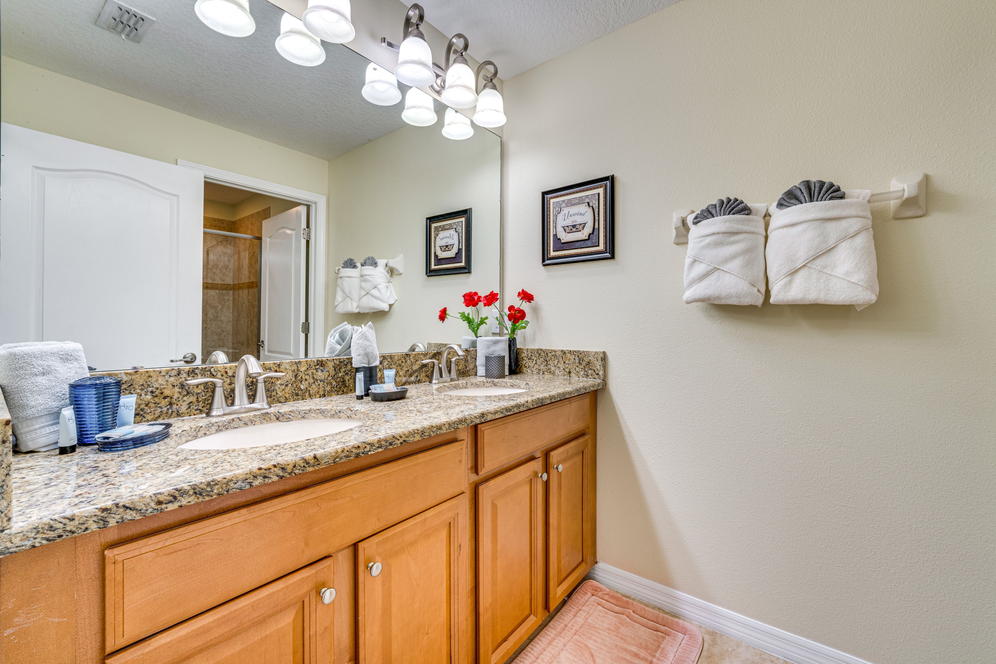 Full Bathroom | 2nd Floor | Complimentary Toiletries | Hair Dryer