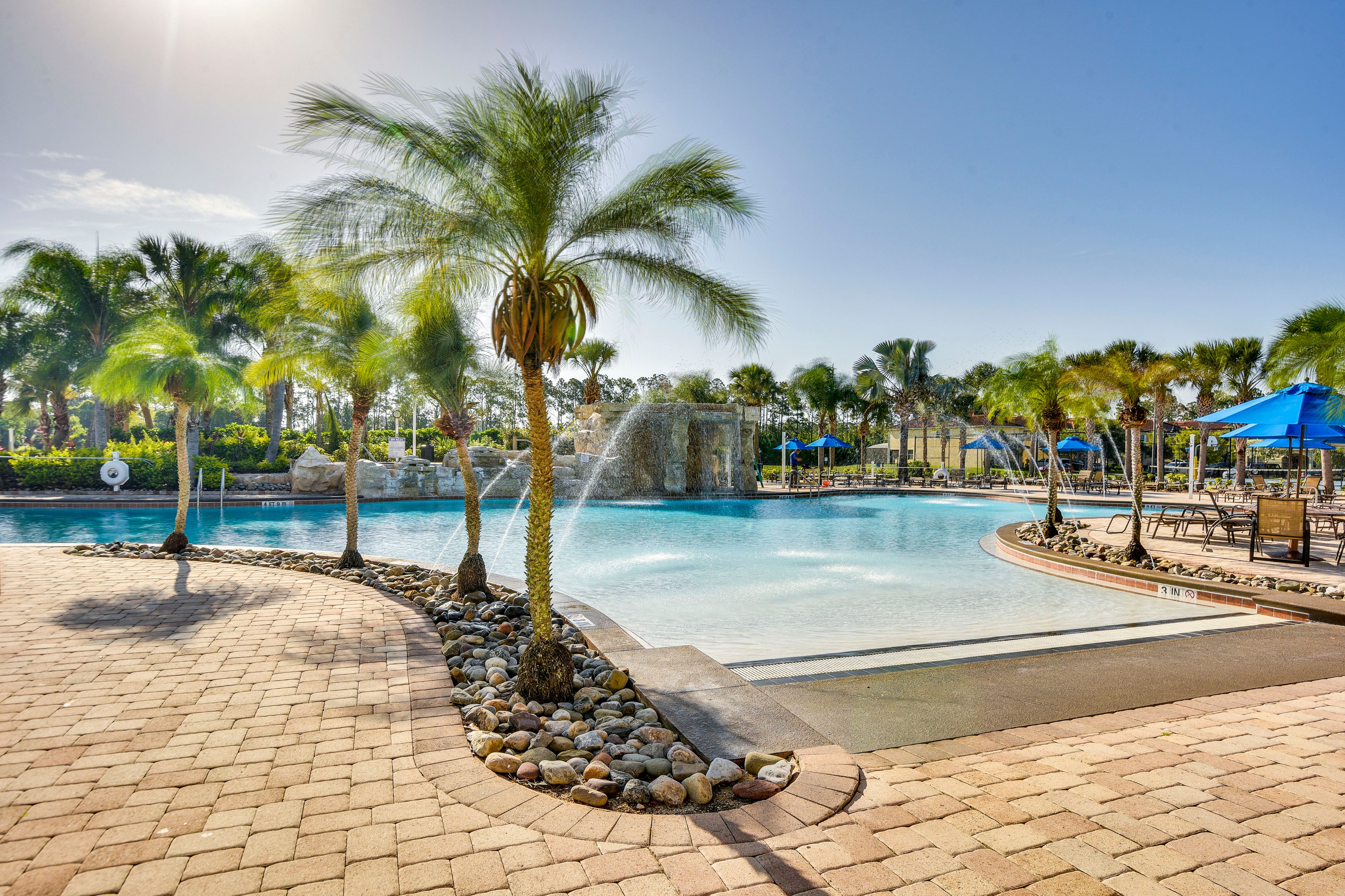 Community Amenities | Outdoor Pool & Spas