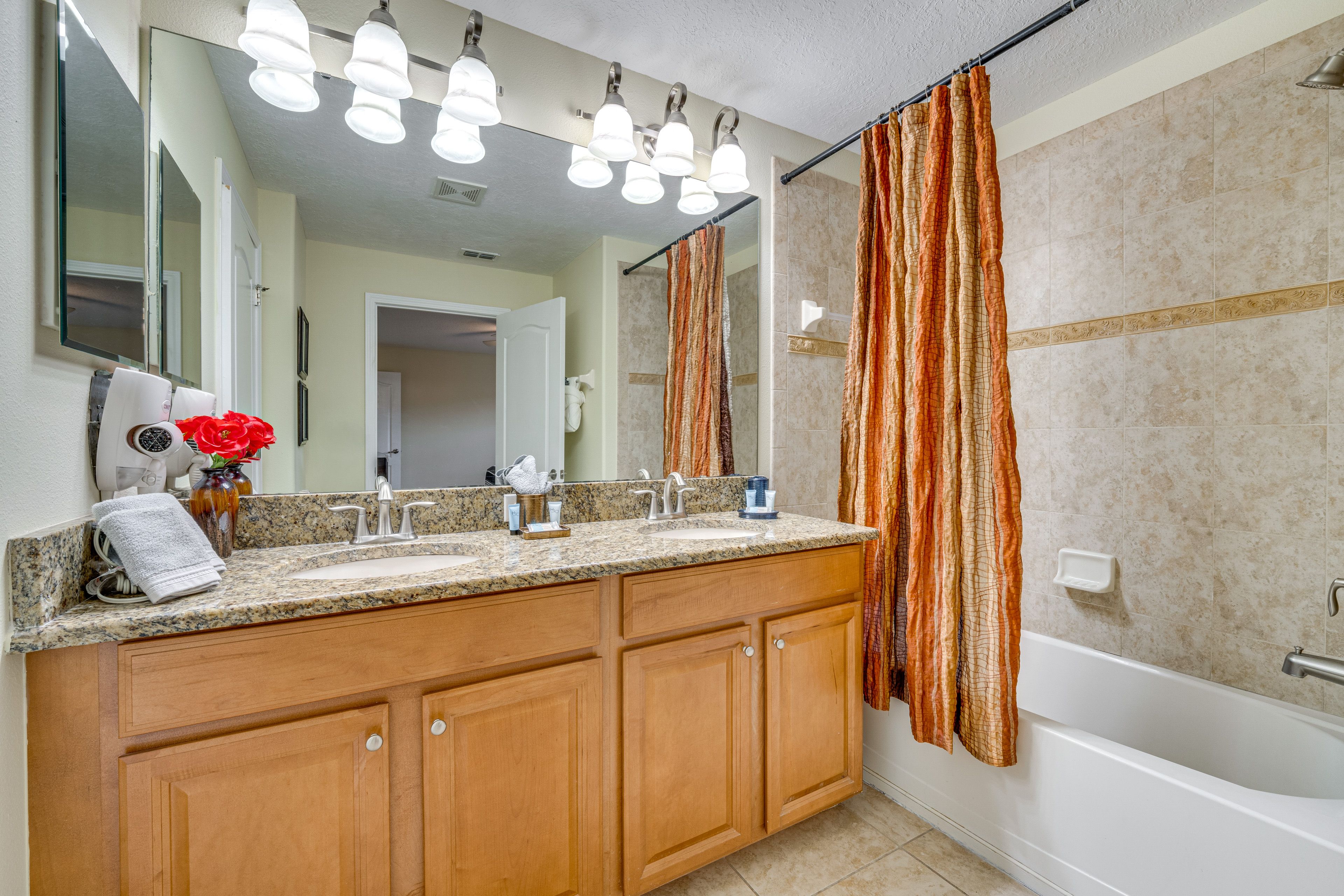 En-Suite Bathroom | 2nd Floor | Towels Provided