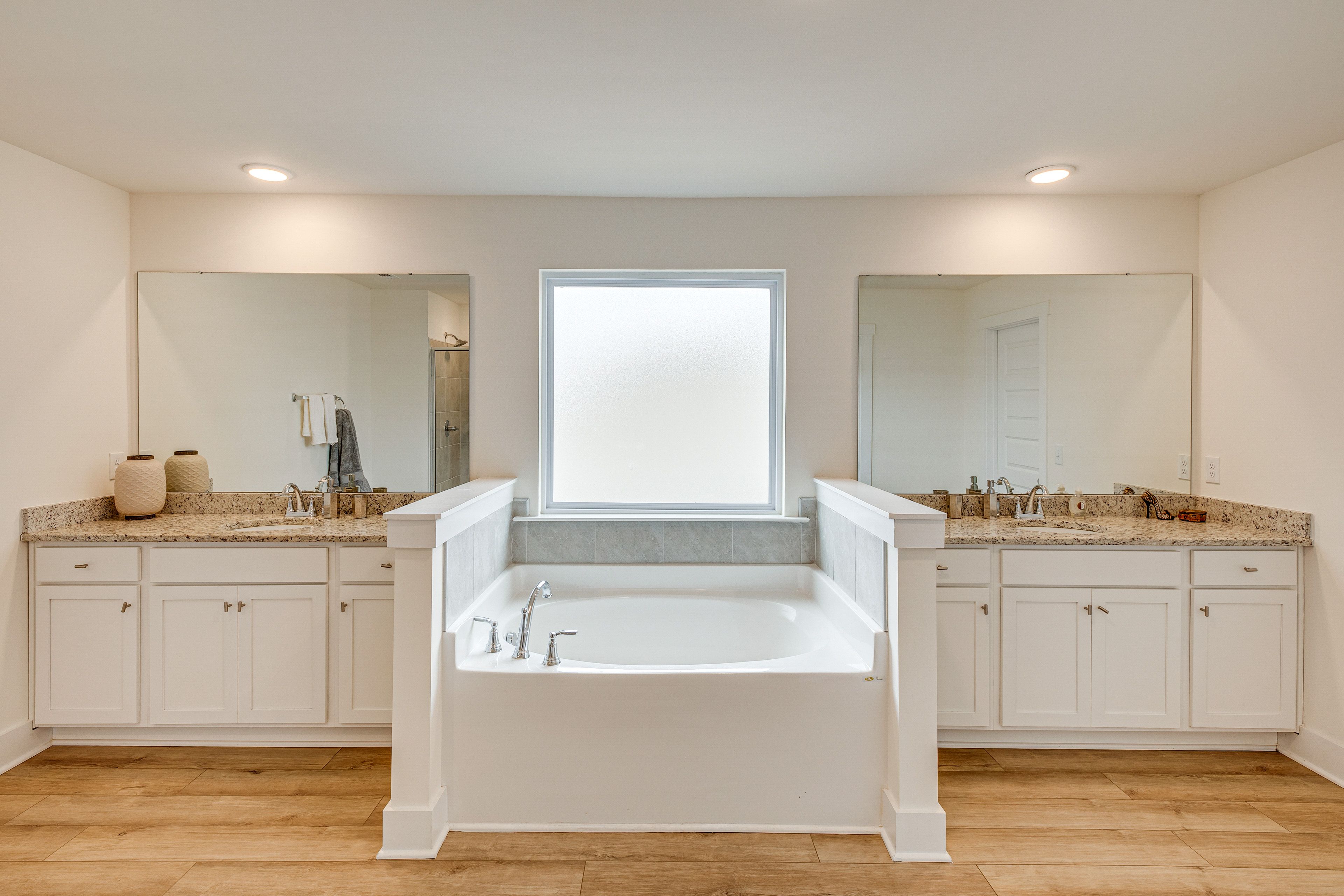 En-Suite Bathroom | Walk-In Closet | 2nd Floor