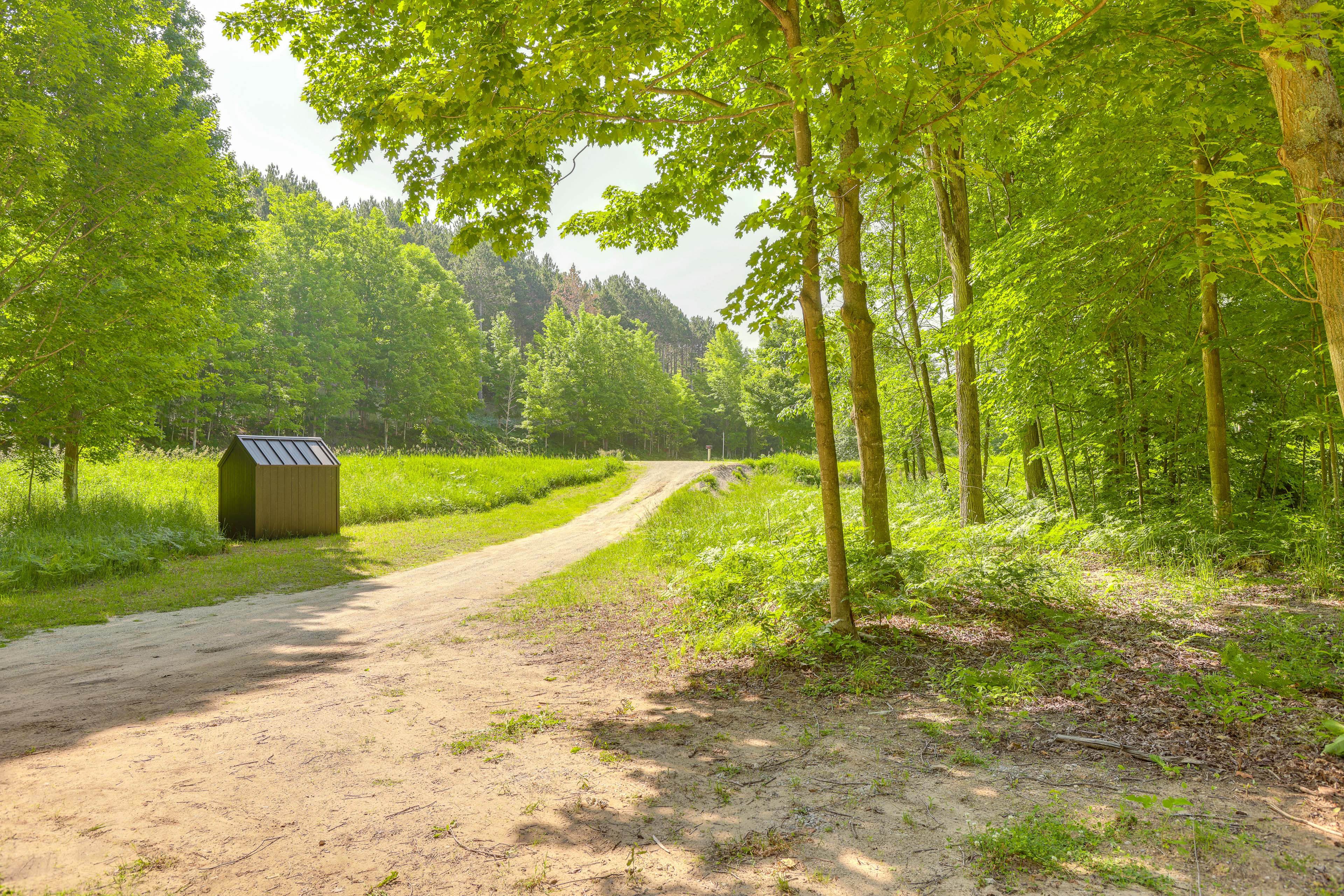 Parking | Driveway (4 Vehicles) | RV/Trailer Parking (No Hook-Ups)
