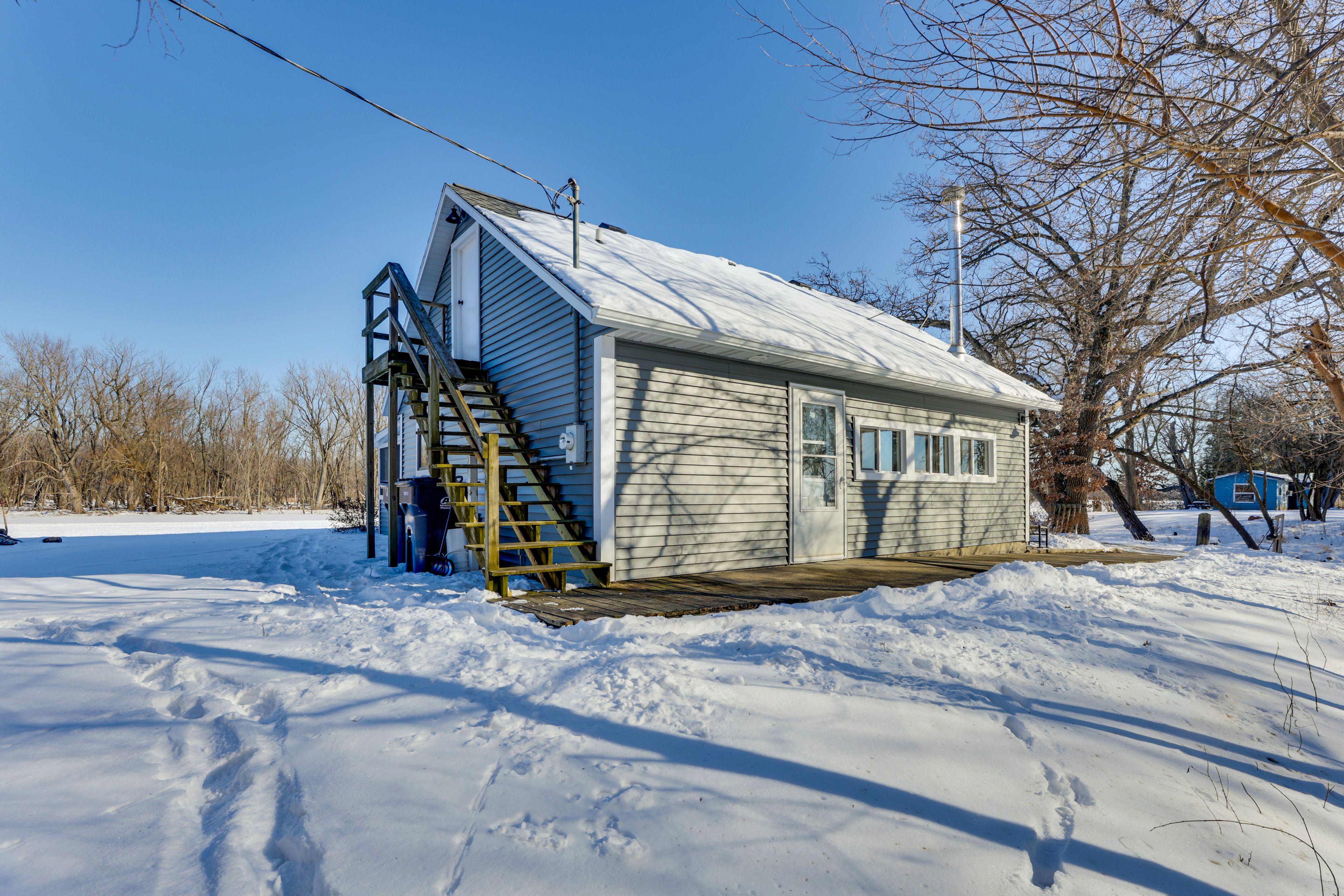 Exterior | Fishing Pier | Rock River Access