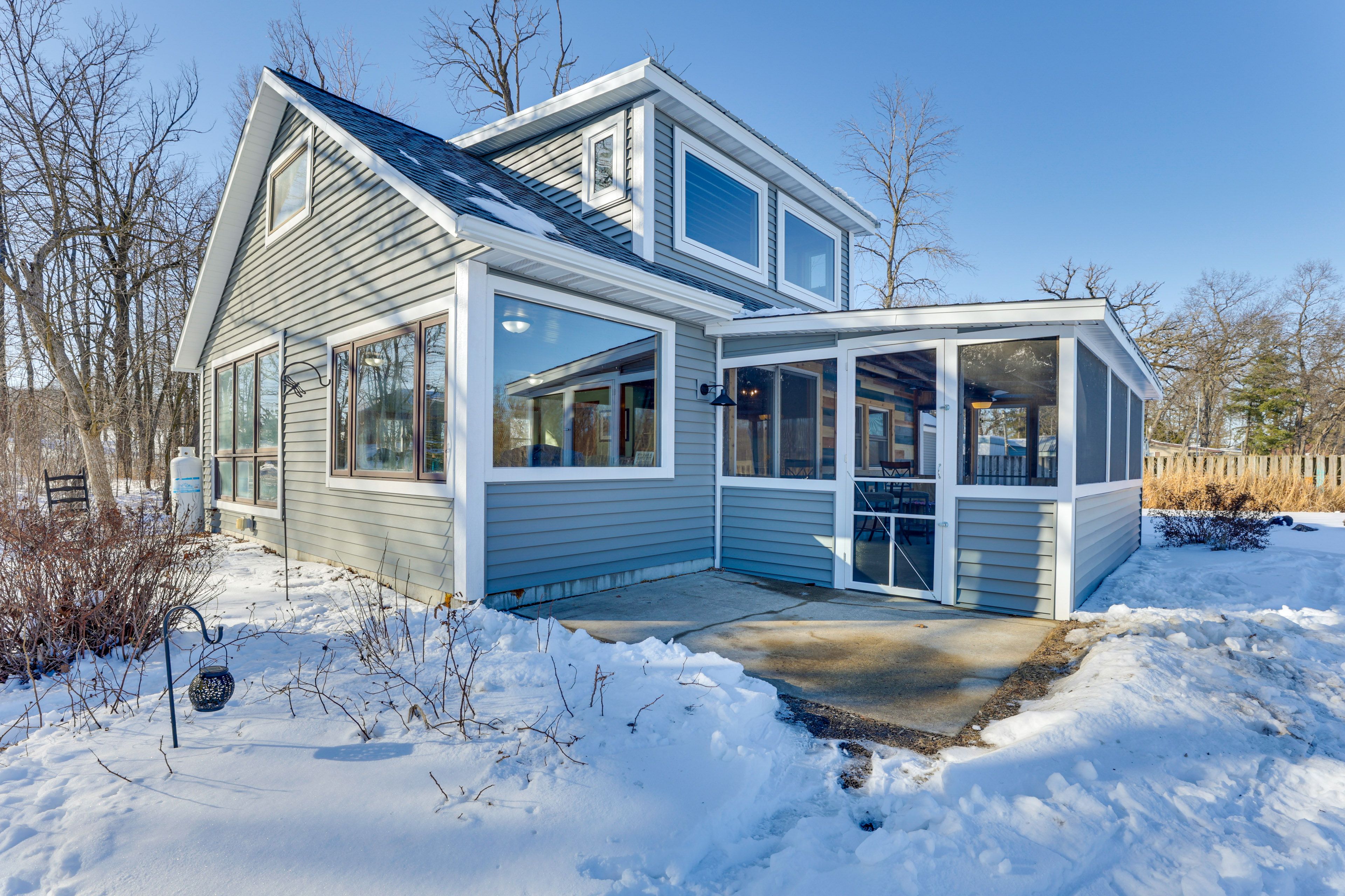 Johnson Creek Vacation Rental | 1BR | 1.5BA | 1,600 Sq Ft | Stairs to Access