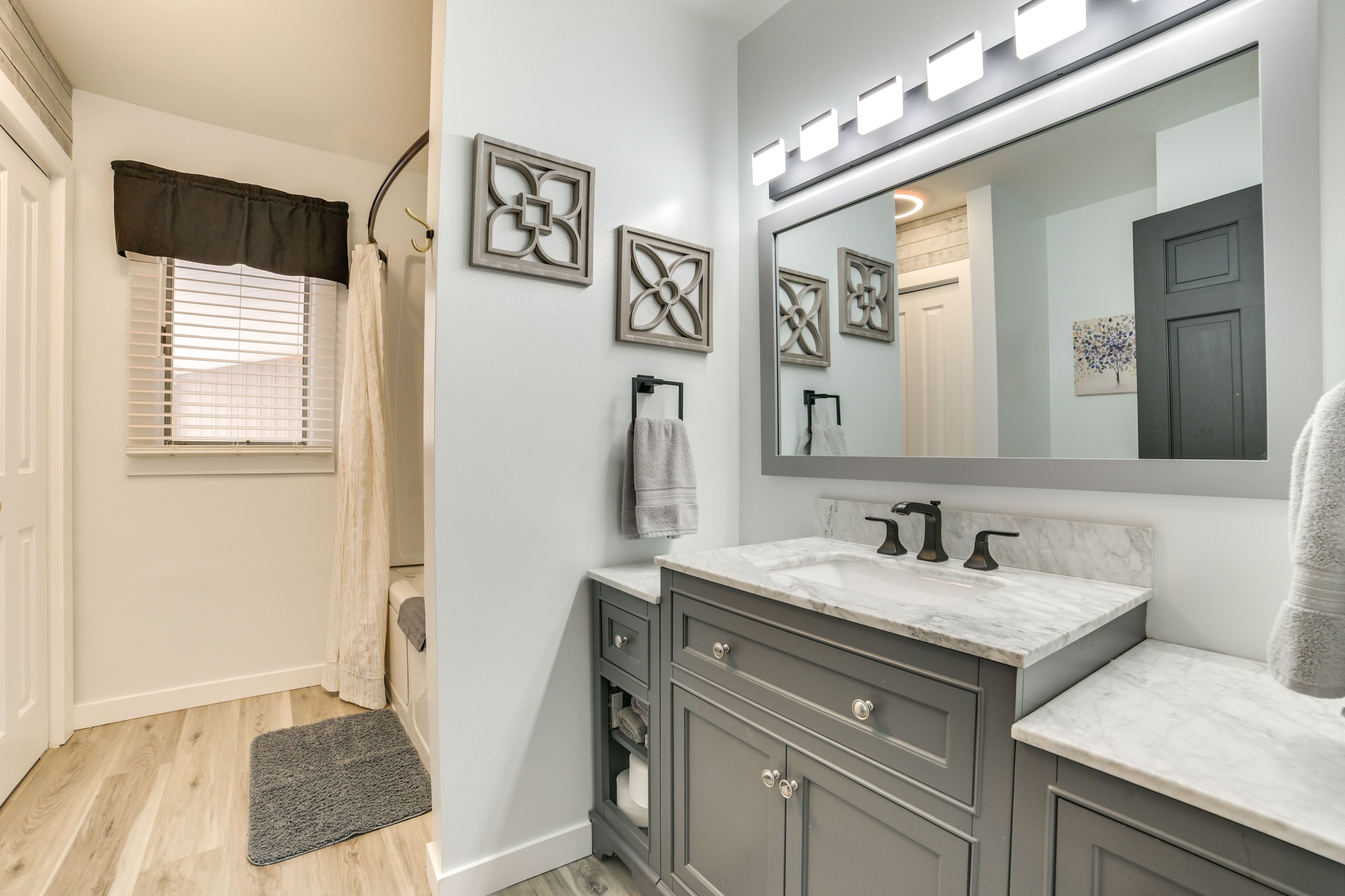 Full Bathroom | Towels Provided