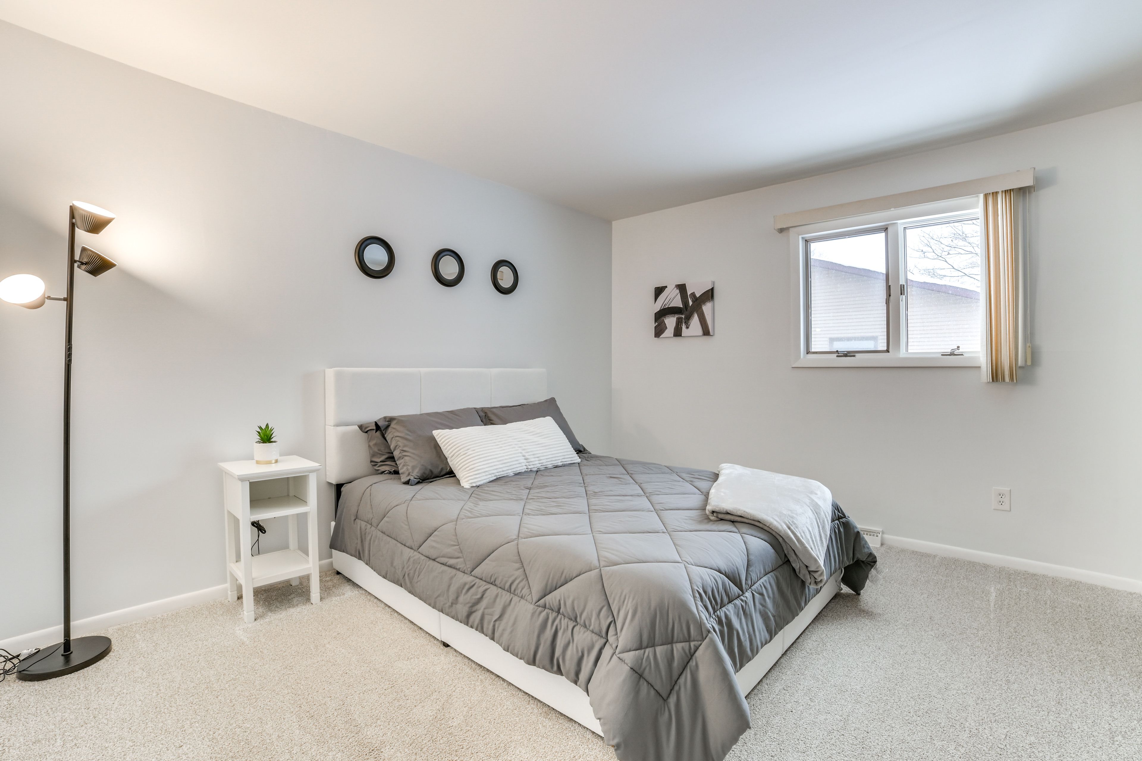 Bedroom 1 | Queen Bed