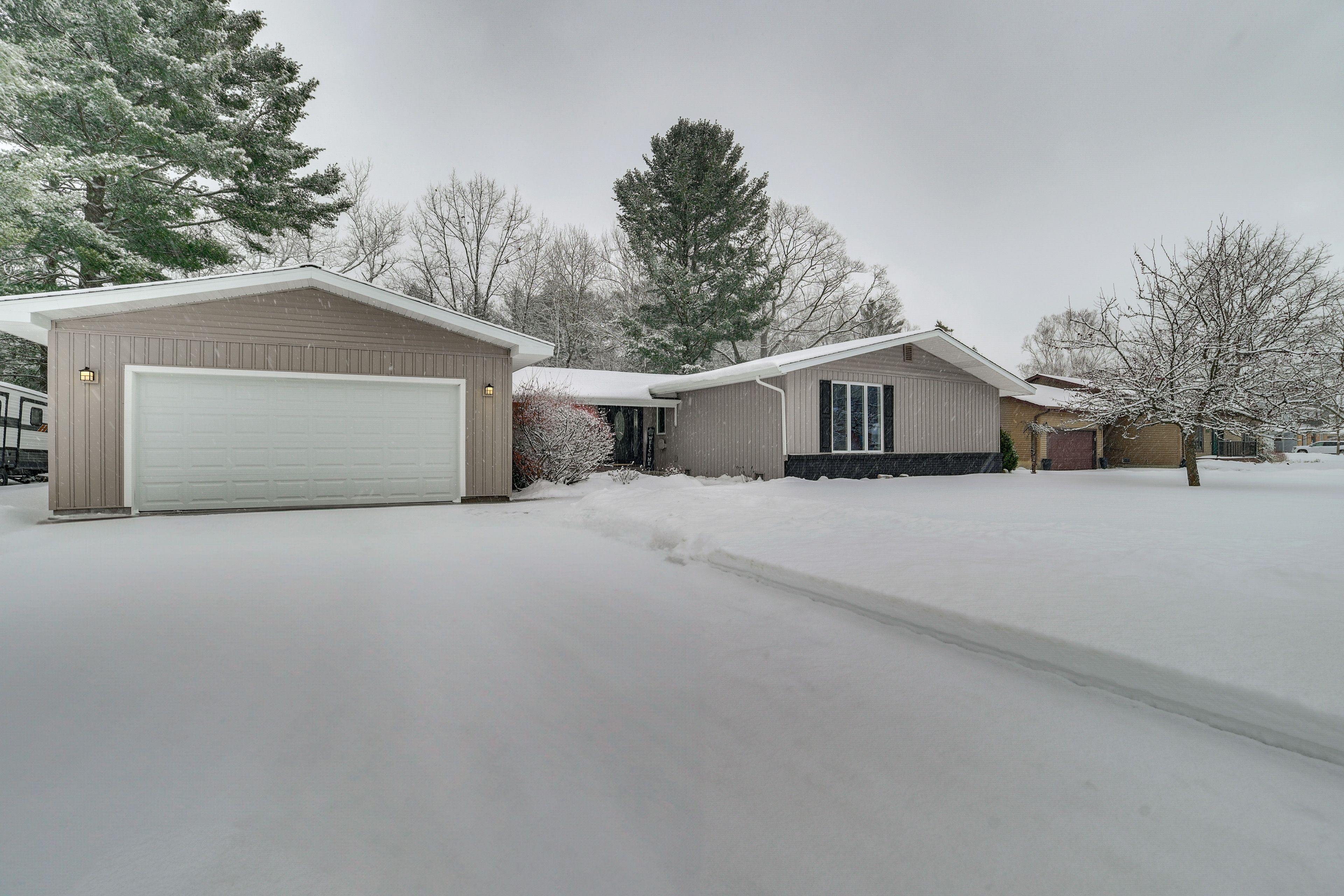 Parking | Driveway (4 Vehicles)