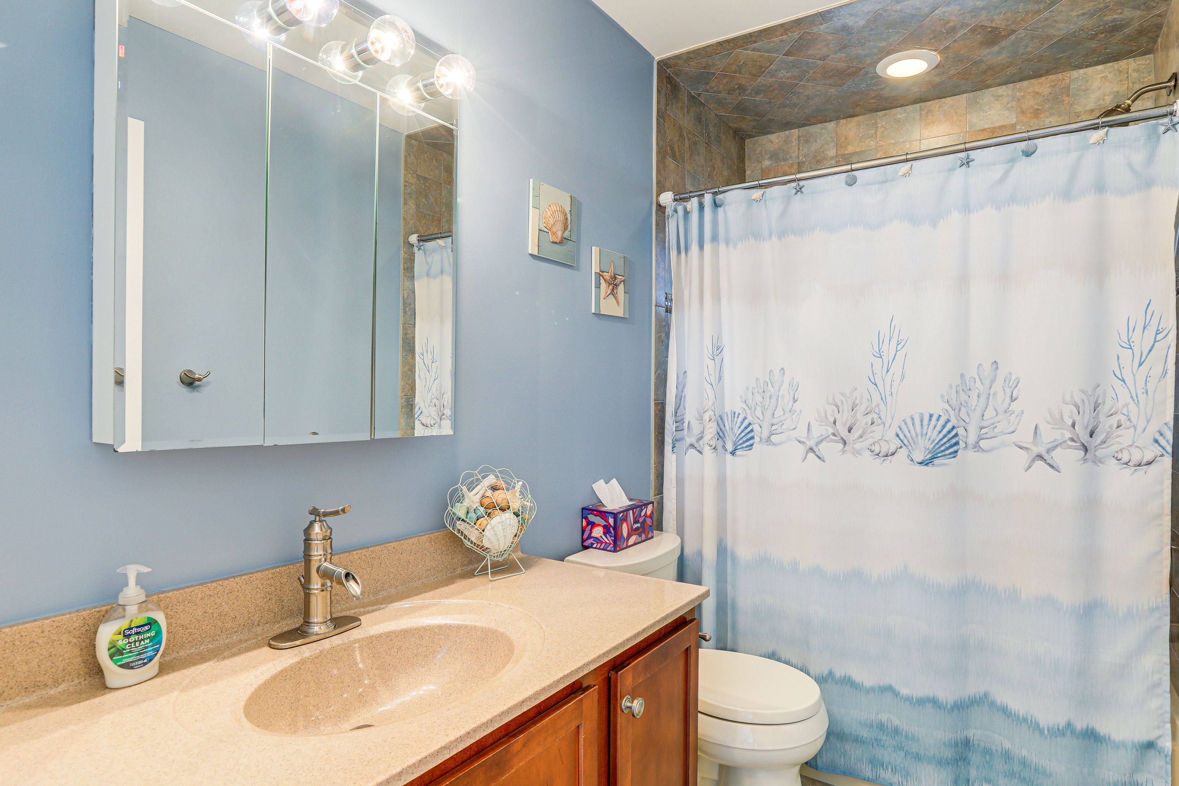 Full Bathroom | 2nd Floor