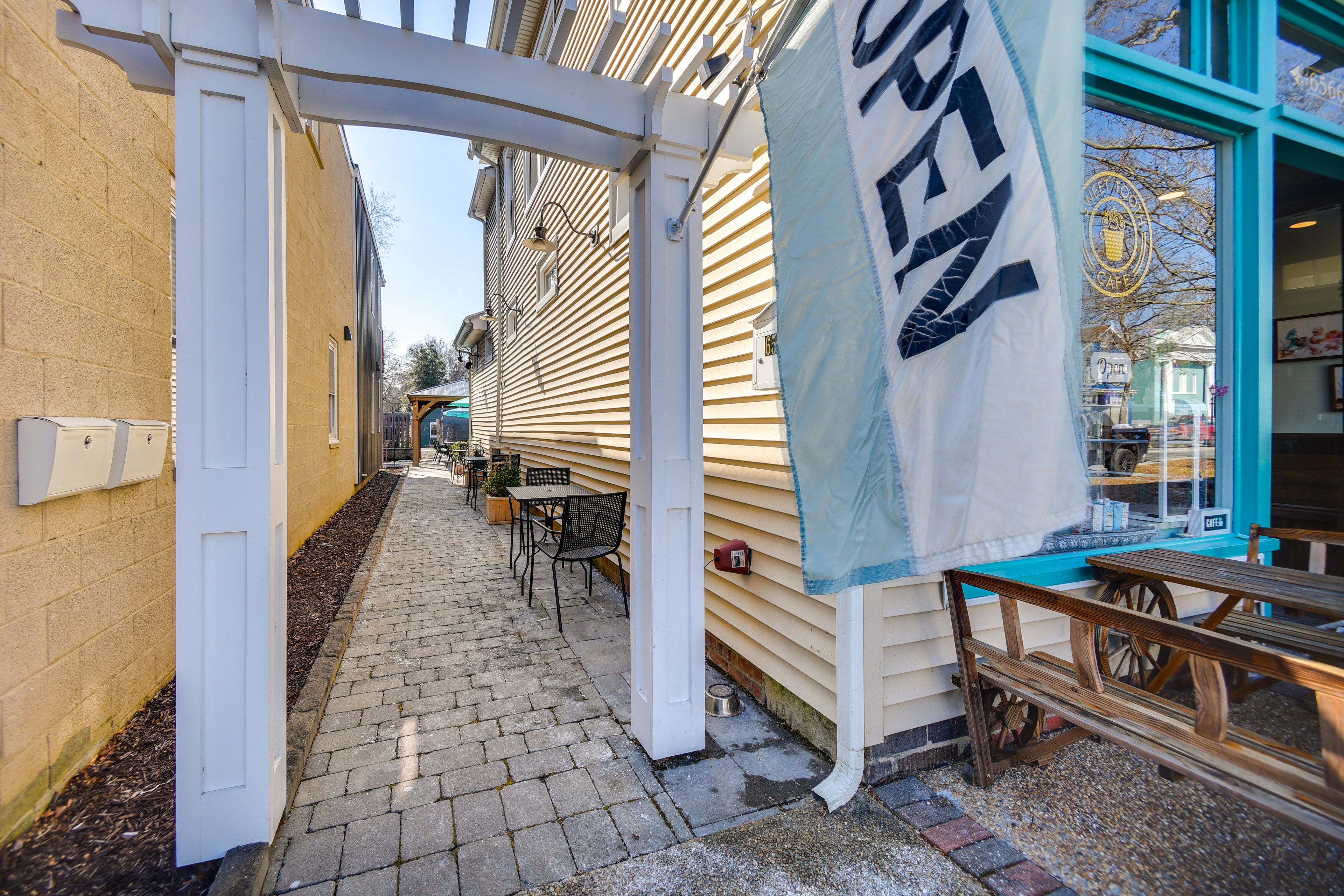 Apartment & Café Exterior