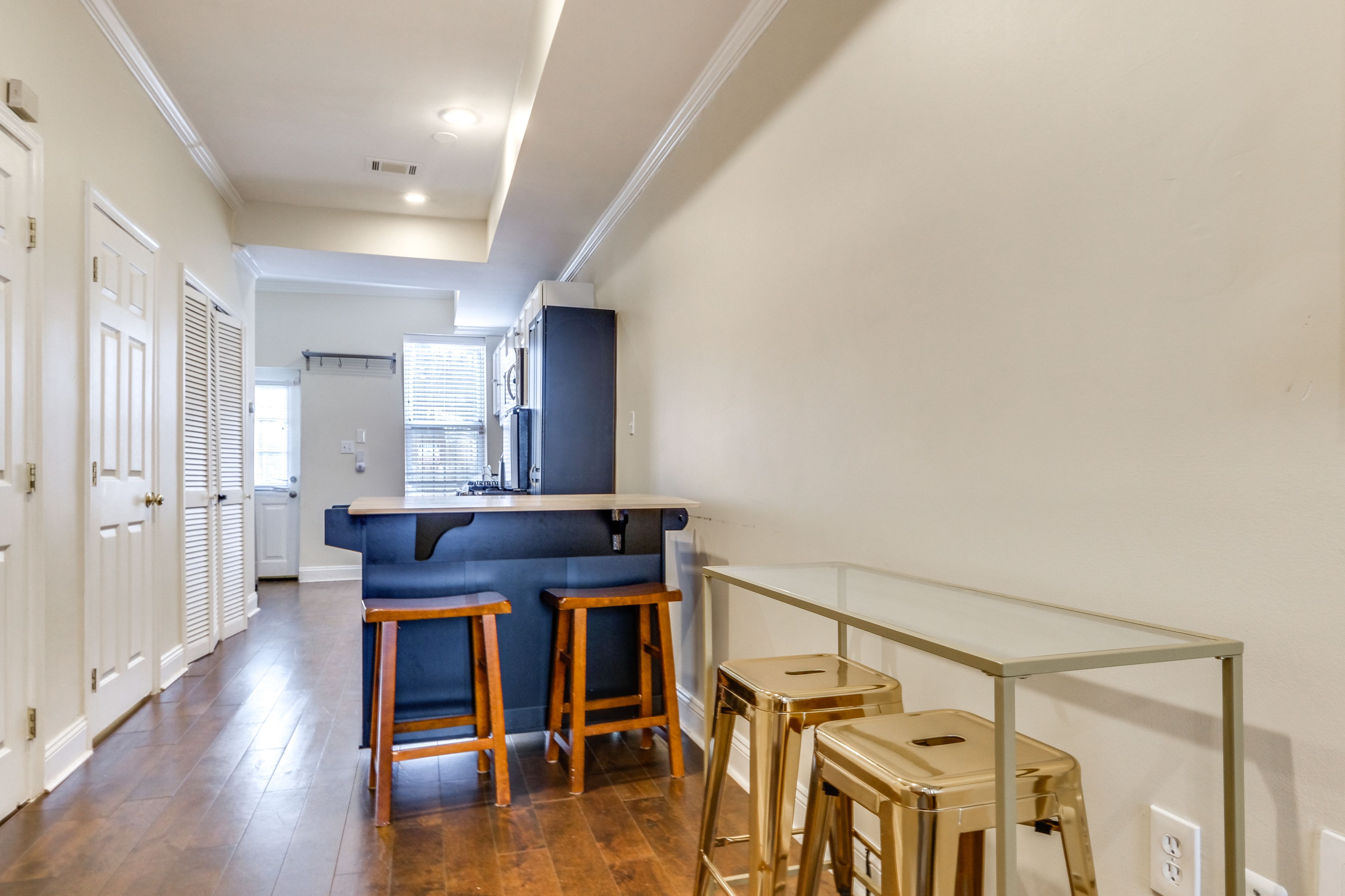 Dining Area | Breakfast Bar | 1st Floor