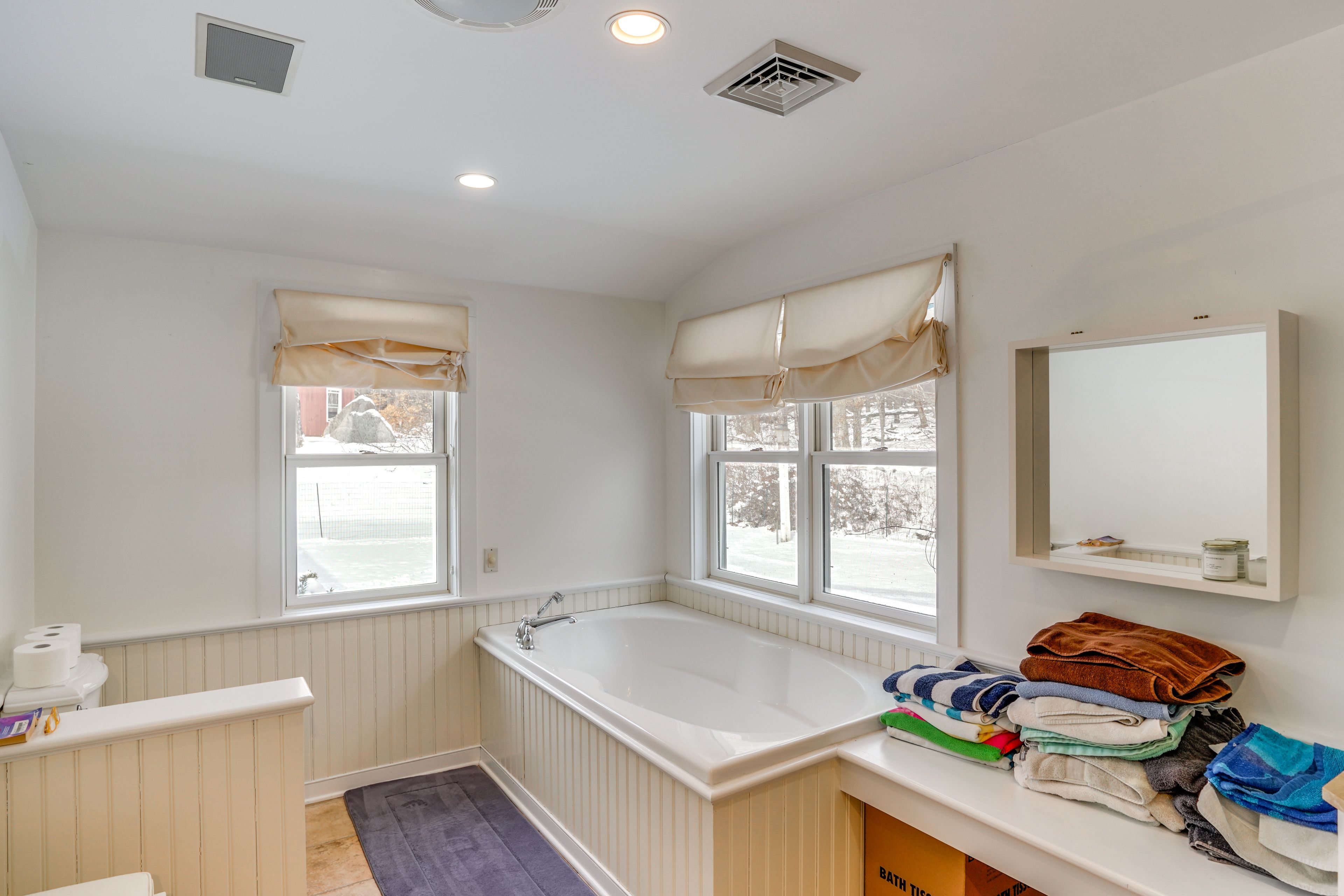 Full Bathroom | 1st Floor | Separate Tub & Shower