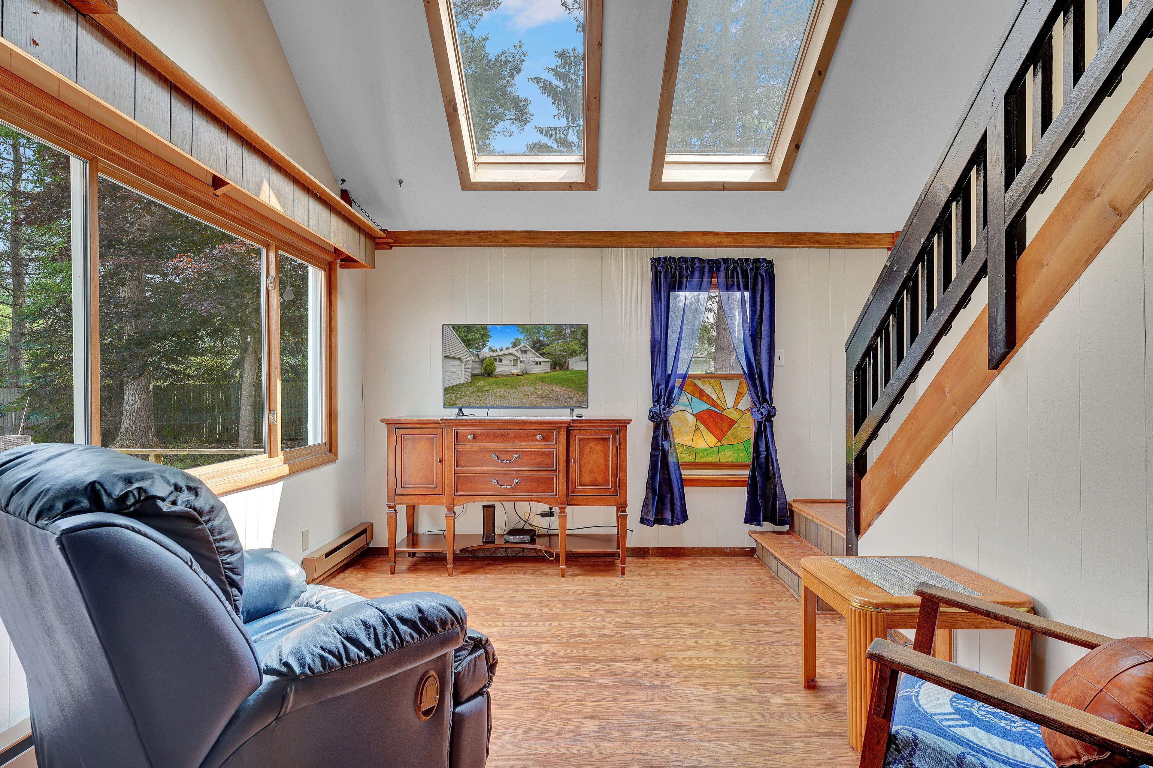 Living Room | TV | Free WiFi | 1st Floor