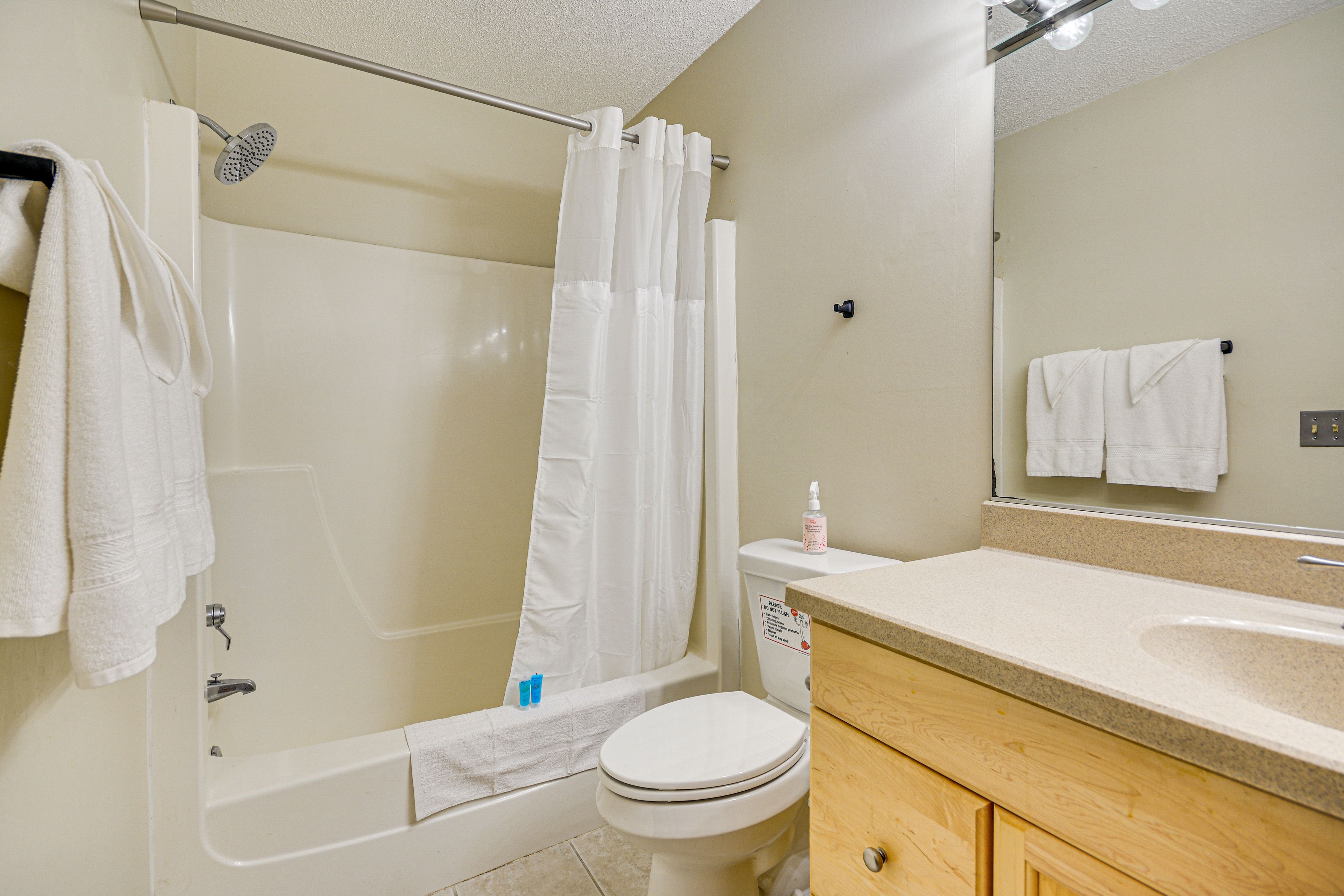 Full Bathroom | 2nd Floor | Complimentary Toiletries