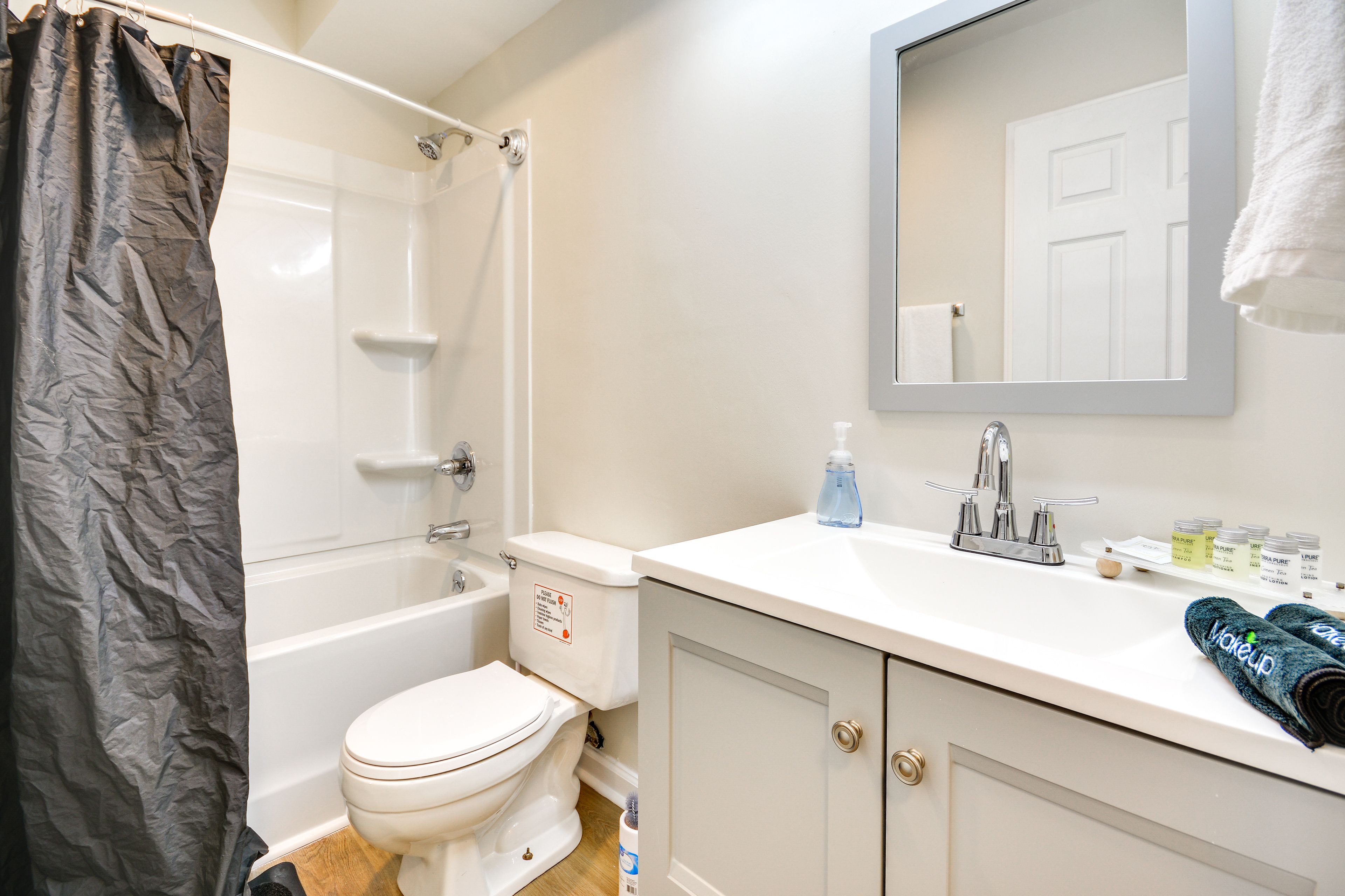 Full Bathroom