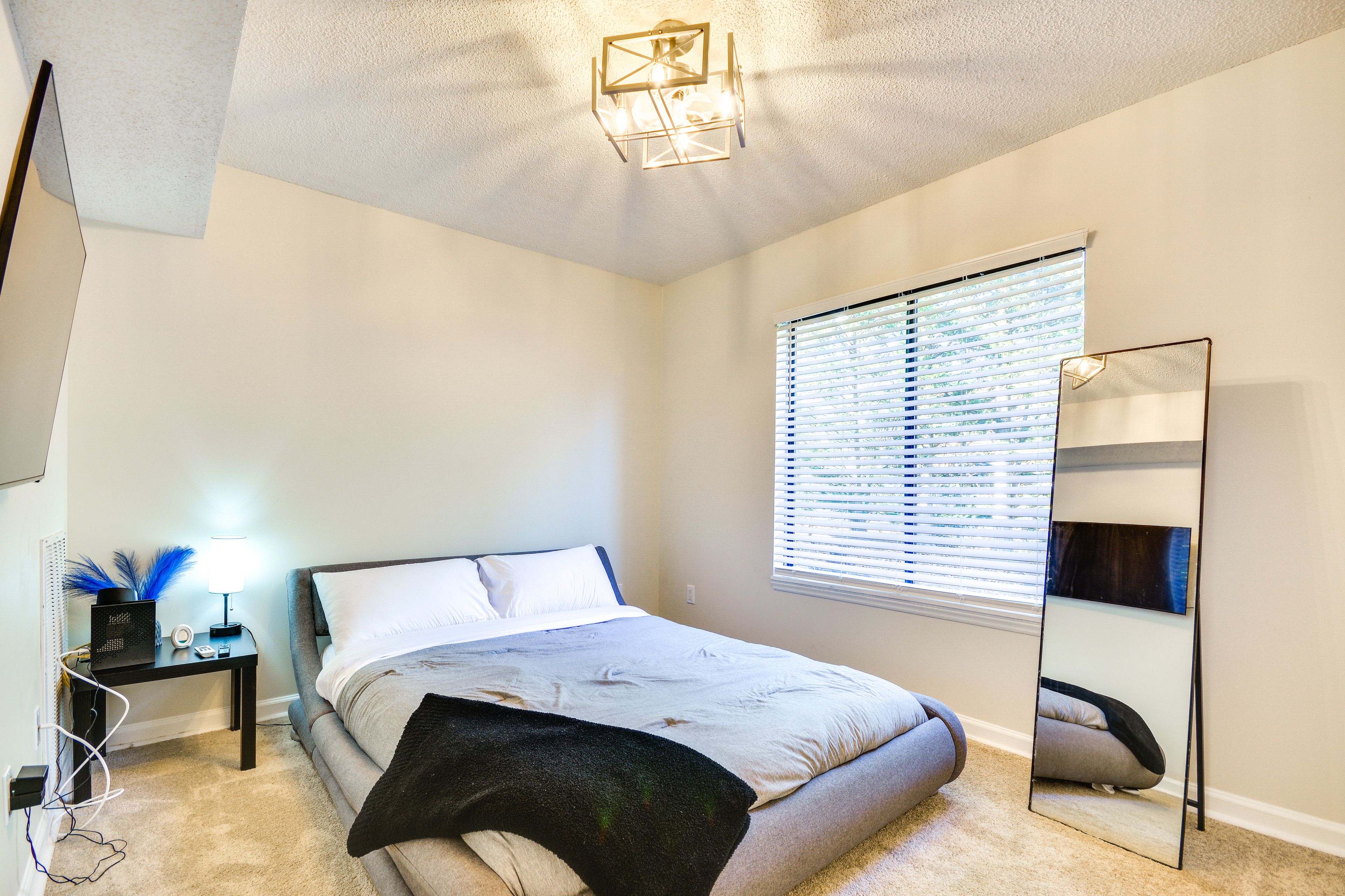 Bedroom 2 | Queen Bed | Smart TV