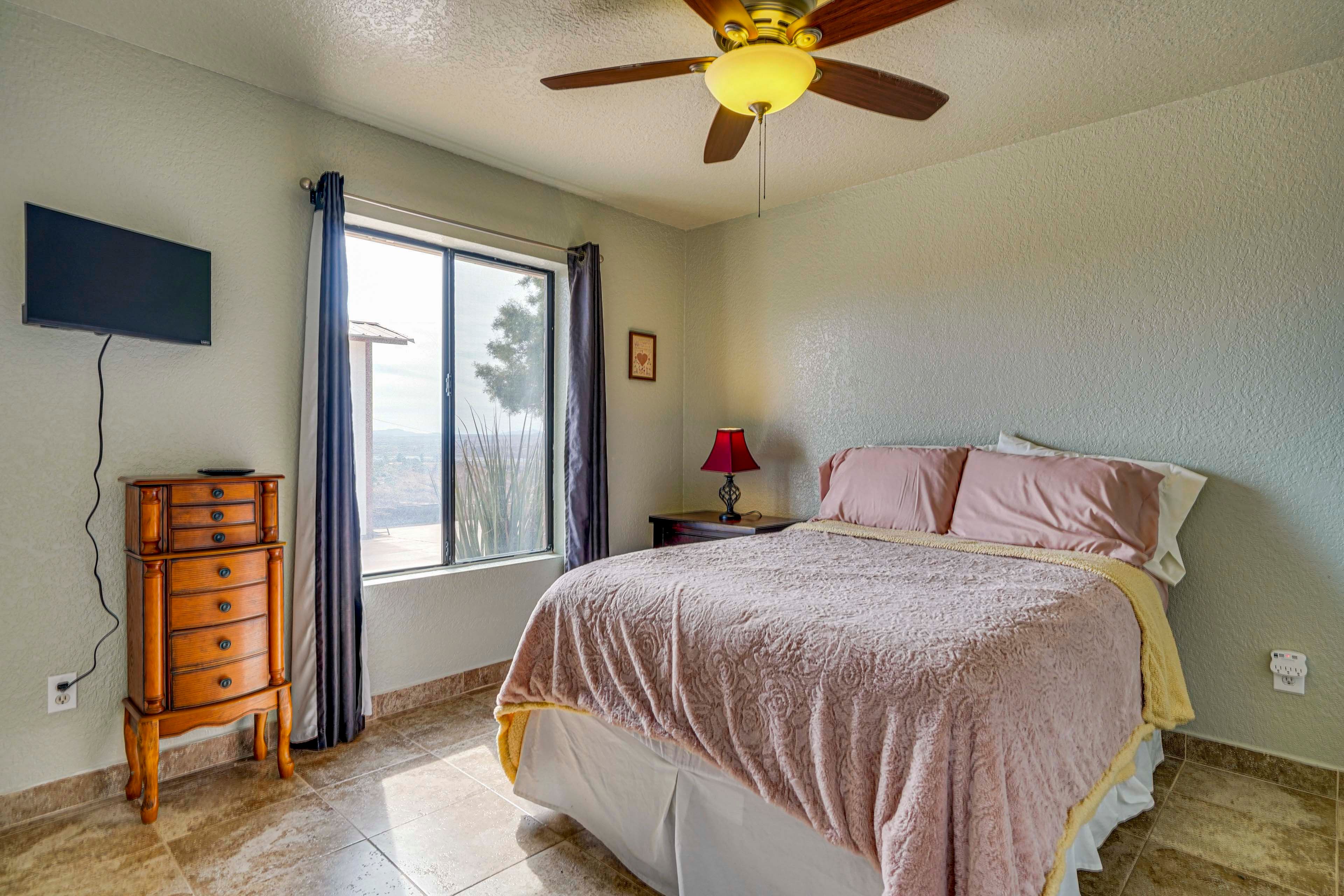 Bedroom 3 | Full Bed | Smart TV
