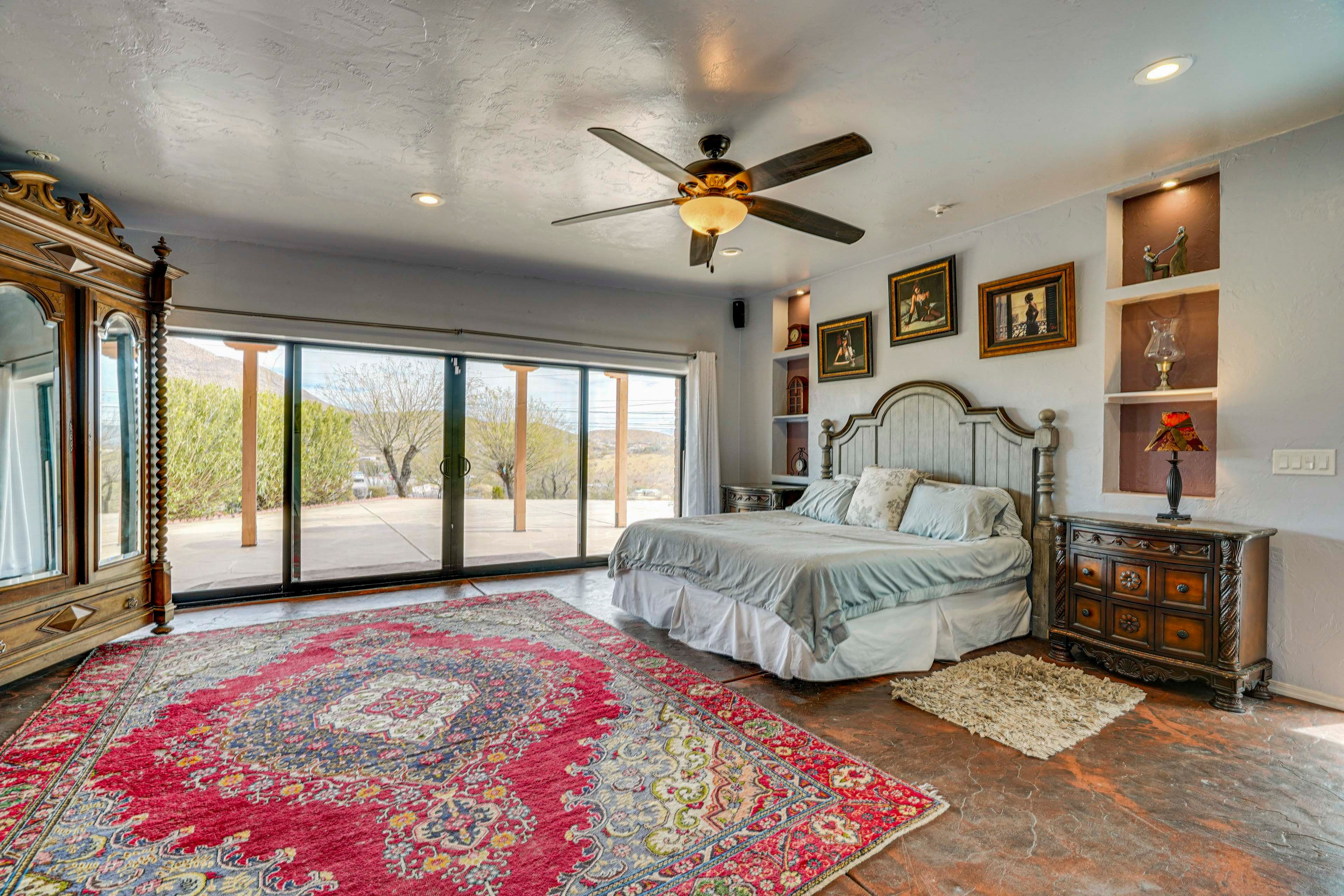 Bedroom 1 | King Bed | Wet Bar | Linens Provided