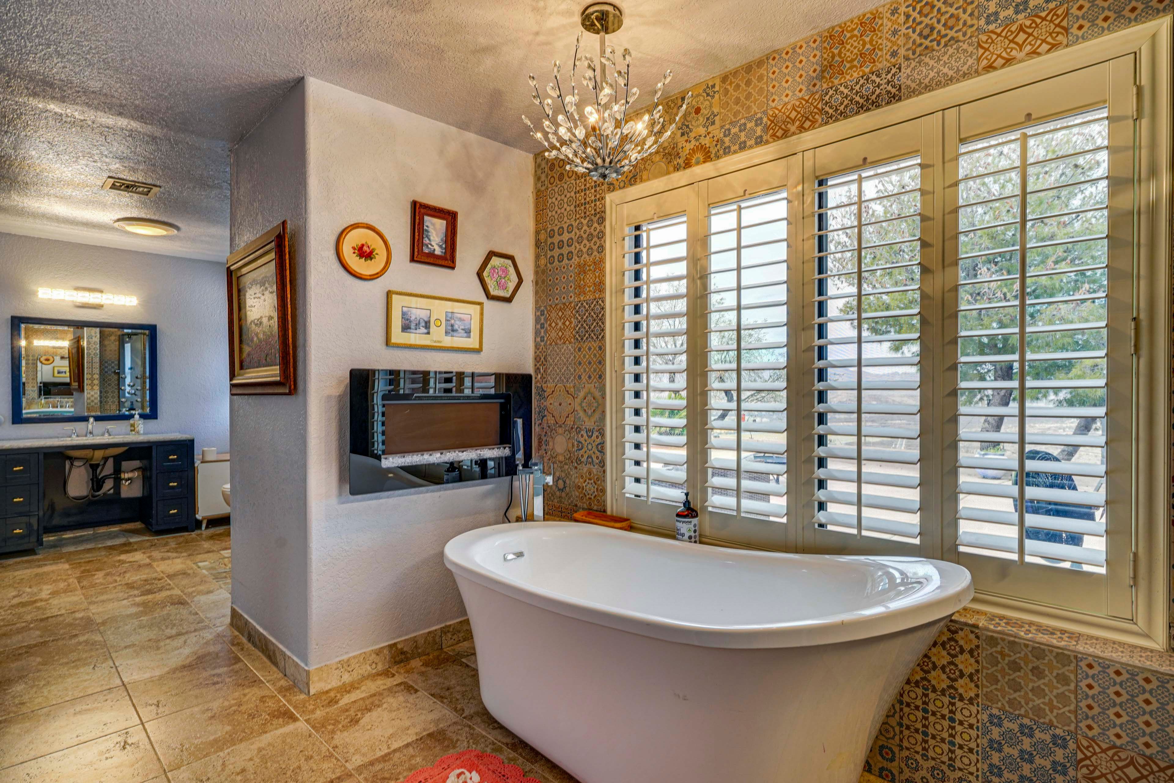En-Suite Bathroom | Towels Provided | Electric Fireplace
