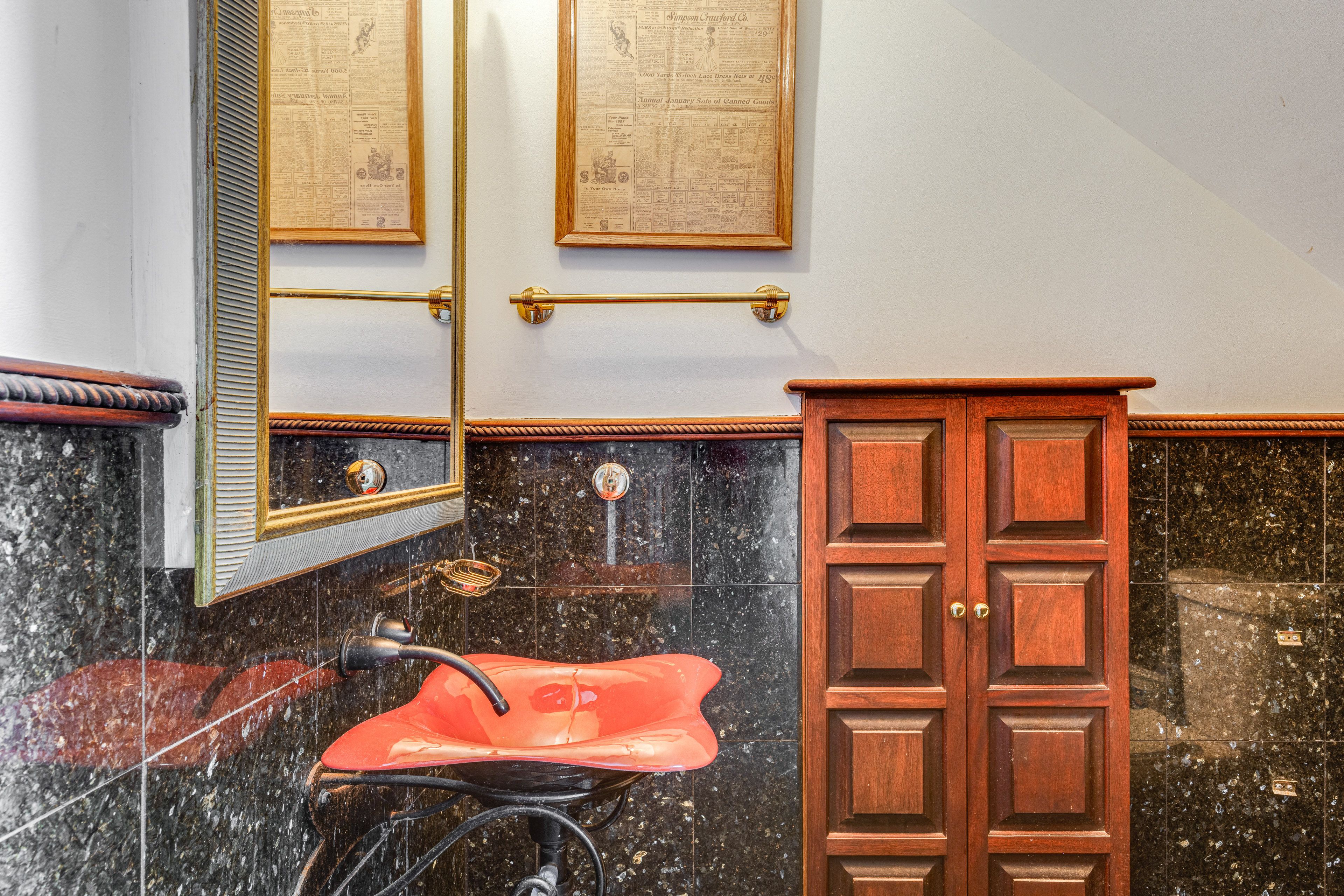 Half Bathroom | 1st Floor
