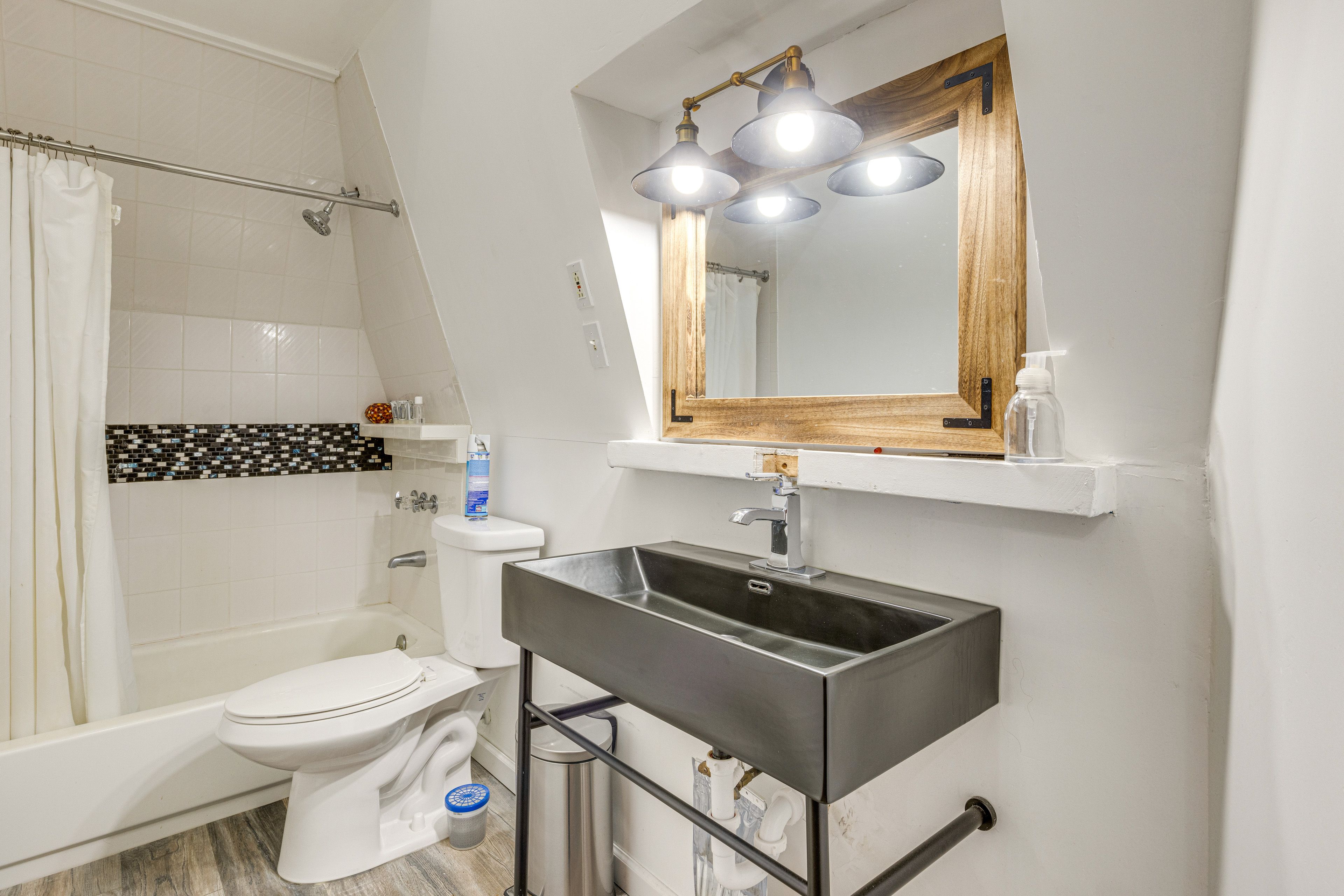 Full Bathroom | 1st Floor