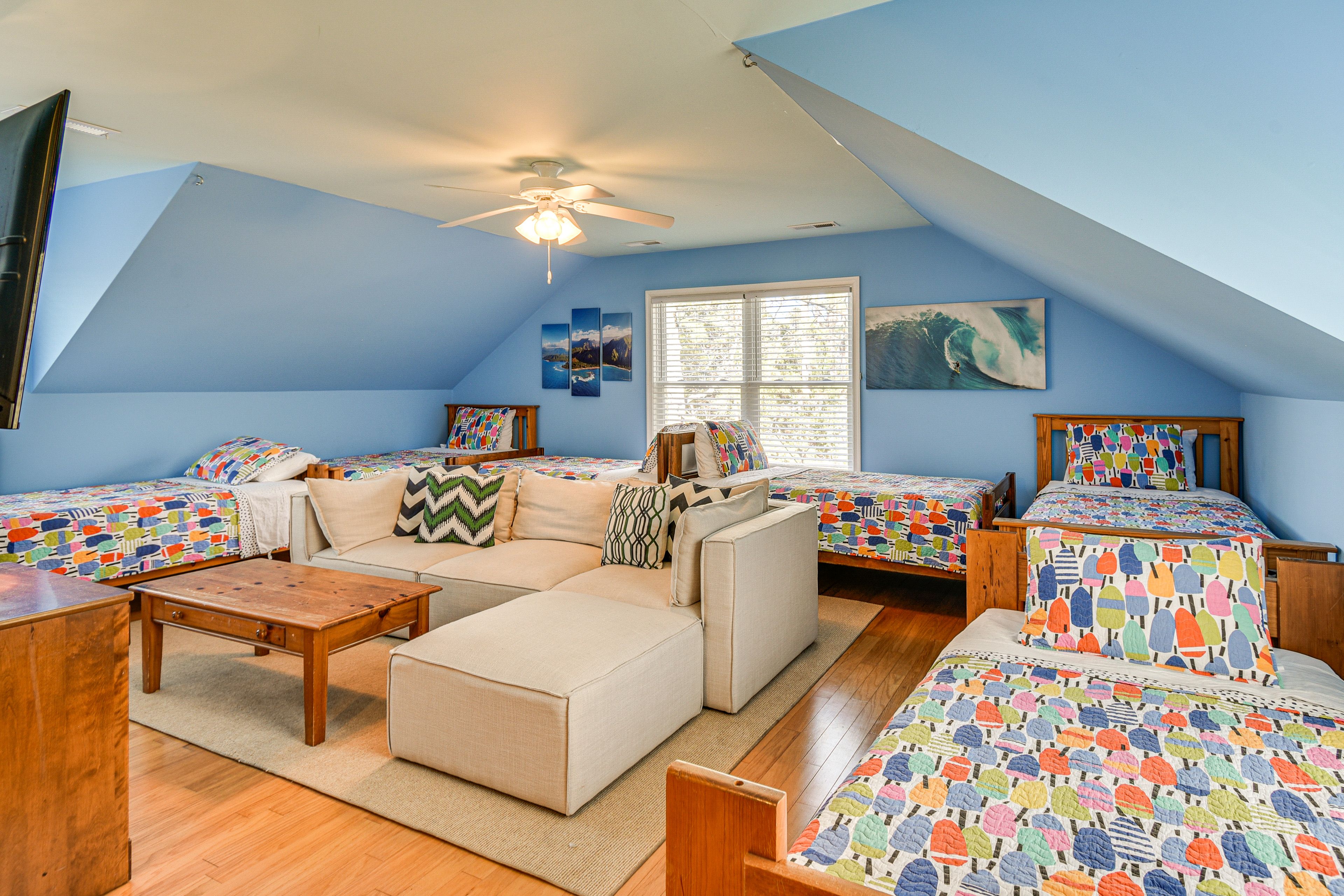 Bedroom 3 | 2nd Floor | 6 Twin Beds | Linens Provided
