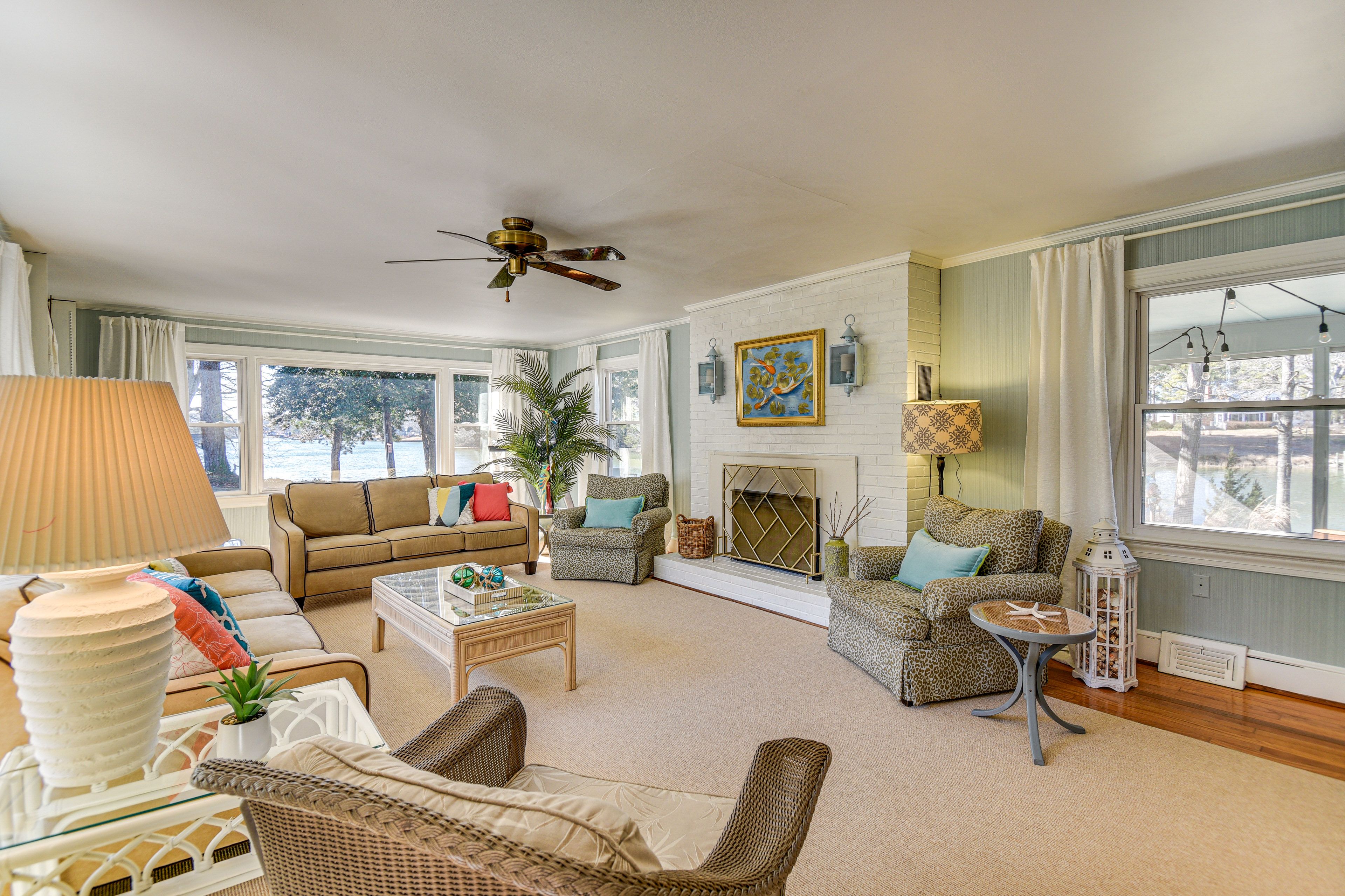 Living Room | 1st Floor | Free WiFI