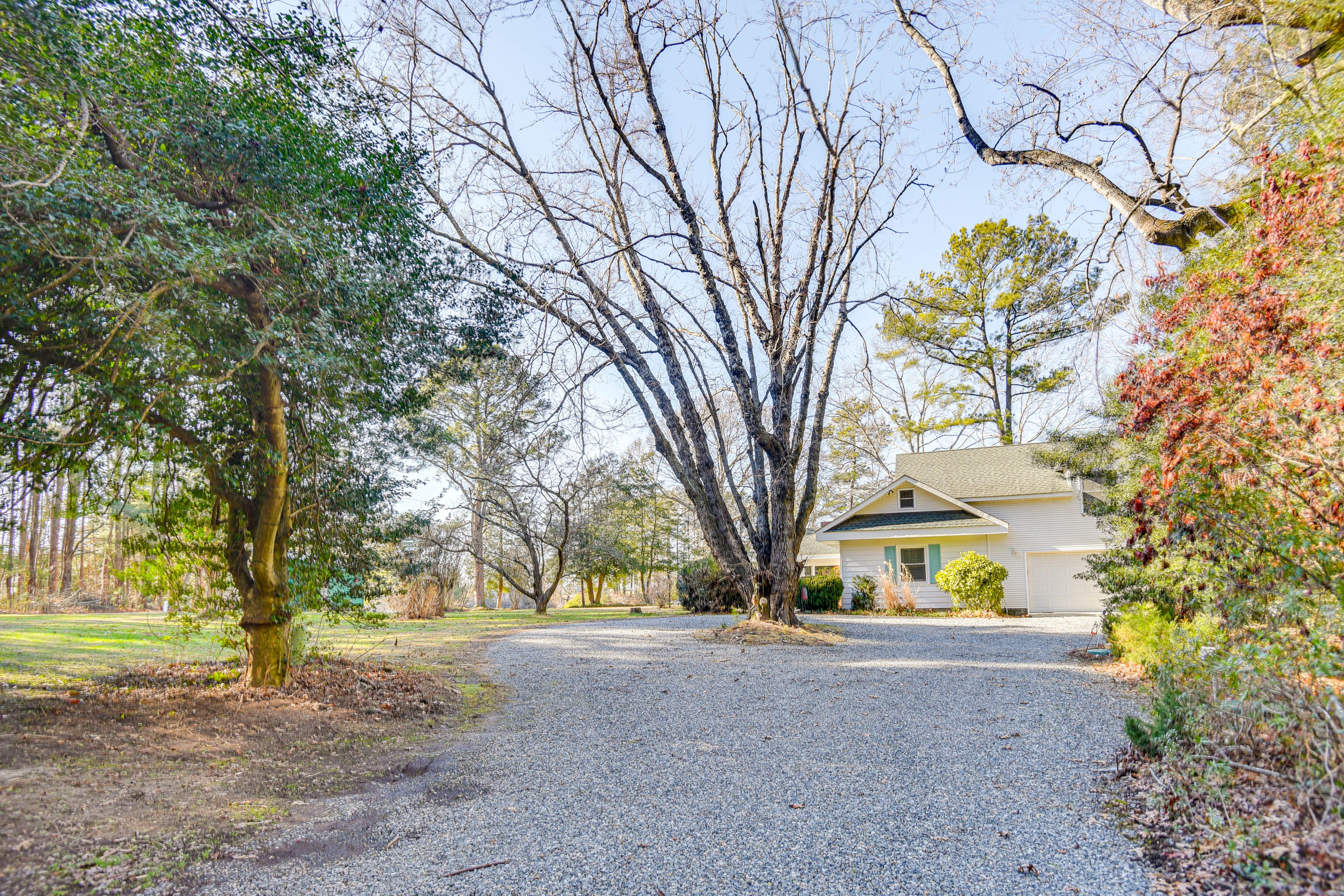 Parking | Driveway (6 Vehicles)