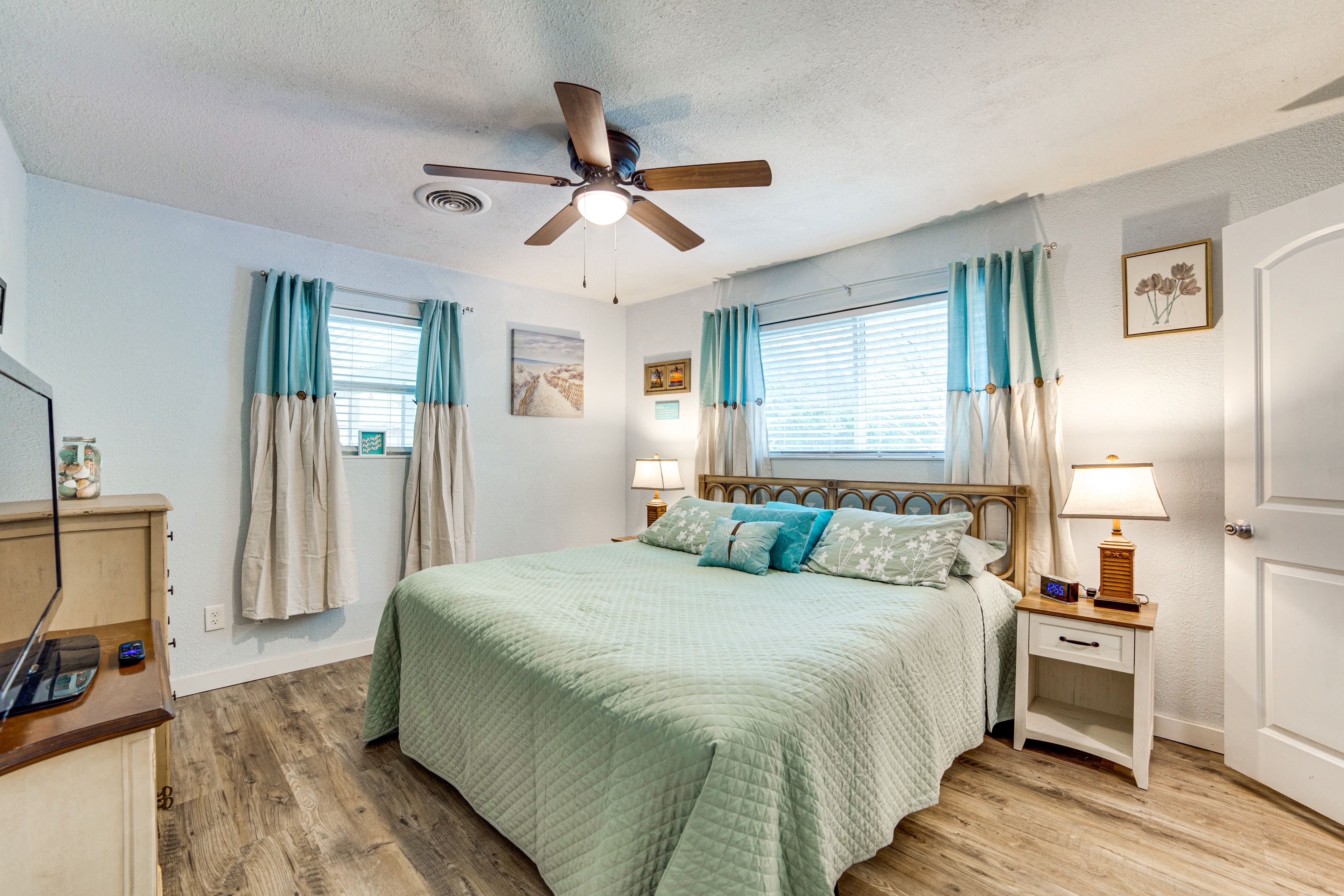 Bedroom 1 | King Bed | Flat-Screen TV w/ Cable