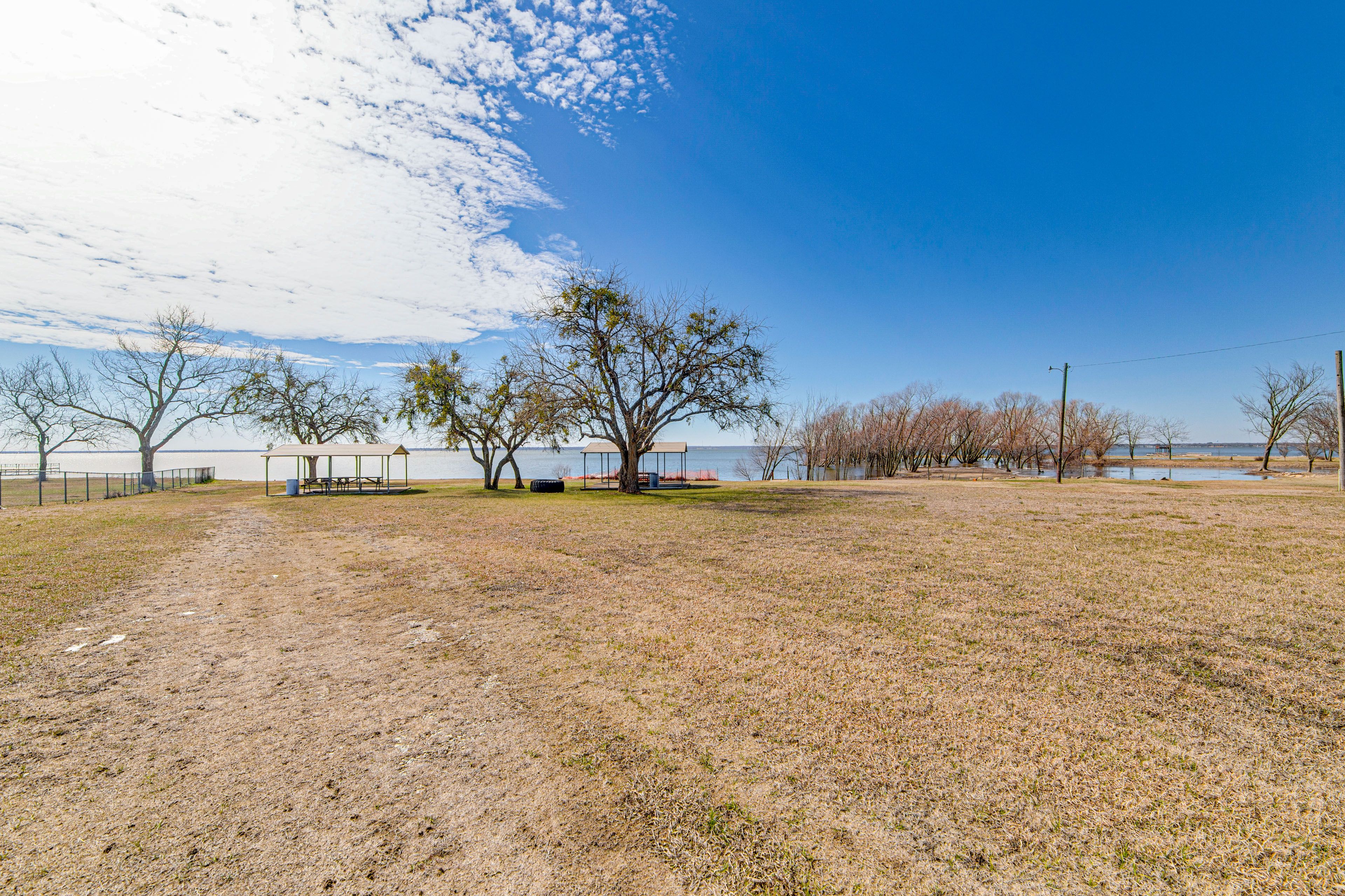 Lake Access | Picnic Tables