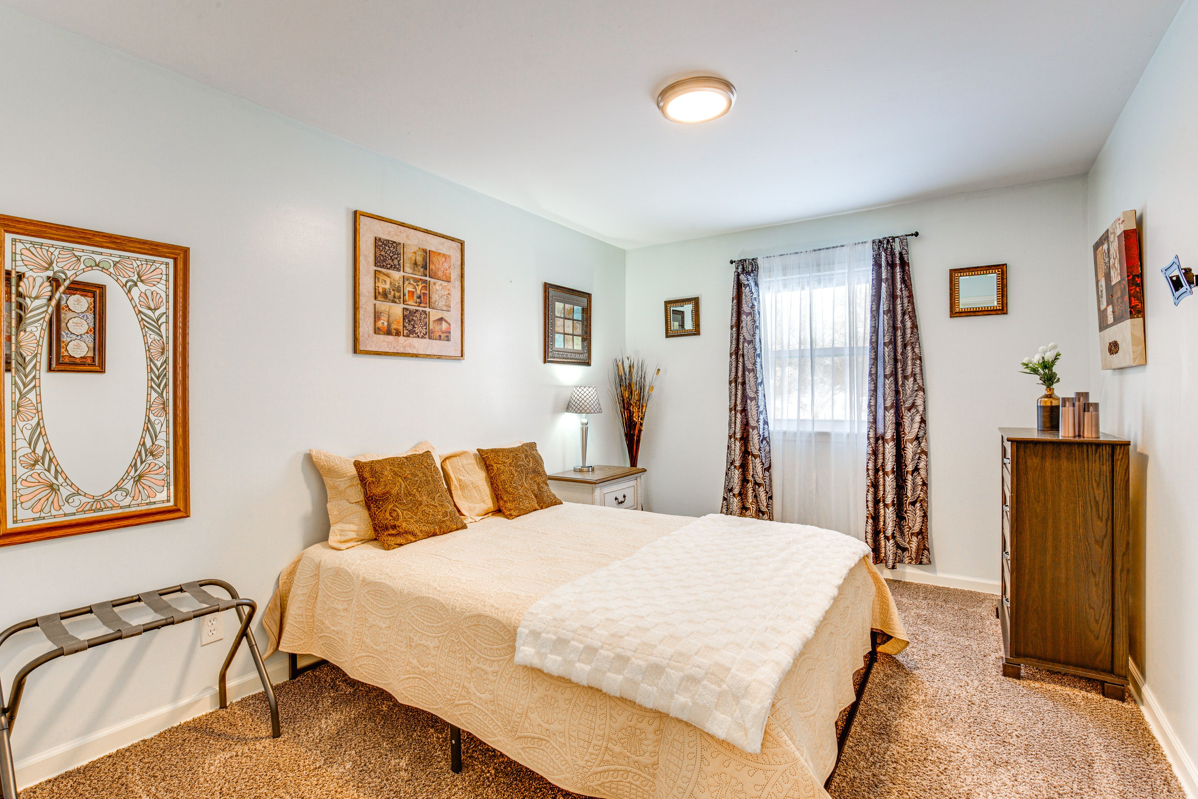 Bedroom 2 | Queen Bed | 1st Floor
