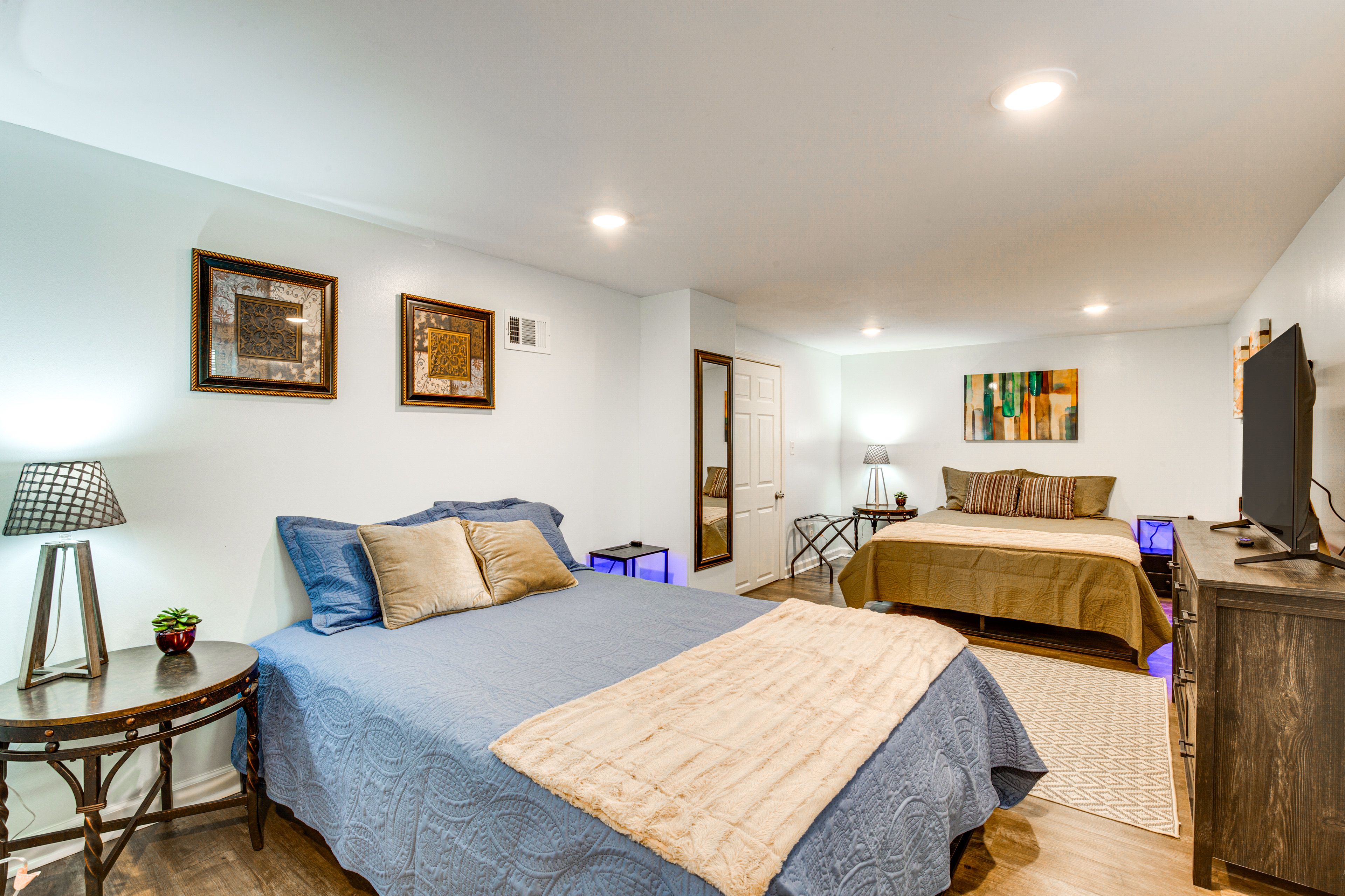 Nook | 2 Queen Beds
