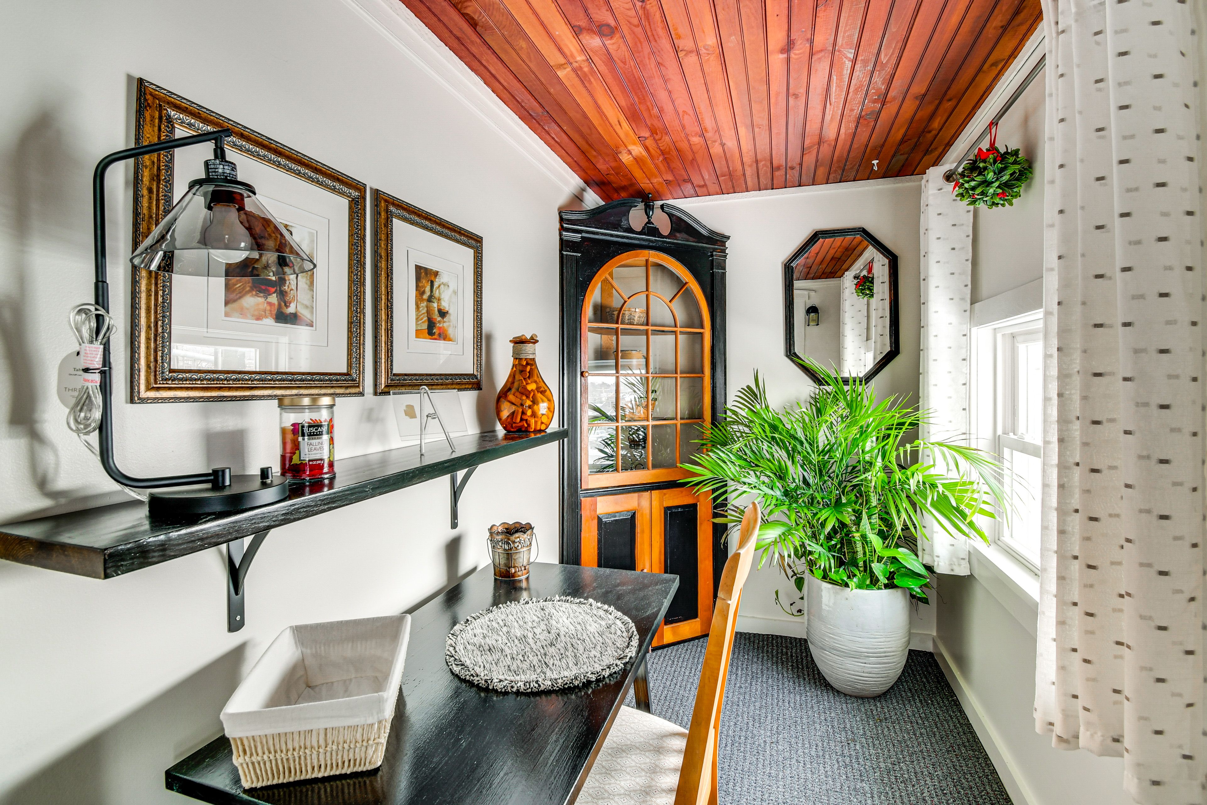 Office | Laptop Workspace | Free WiFi