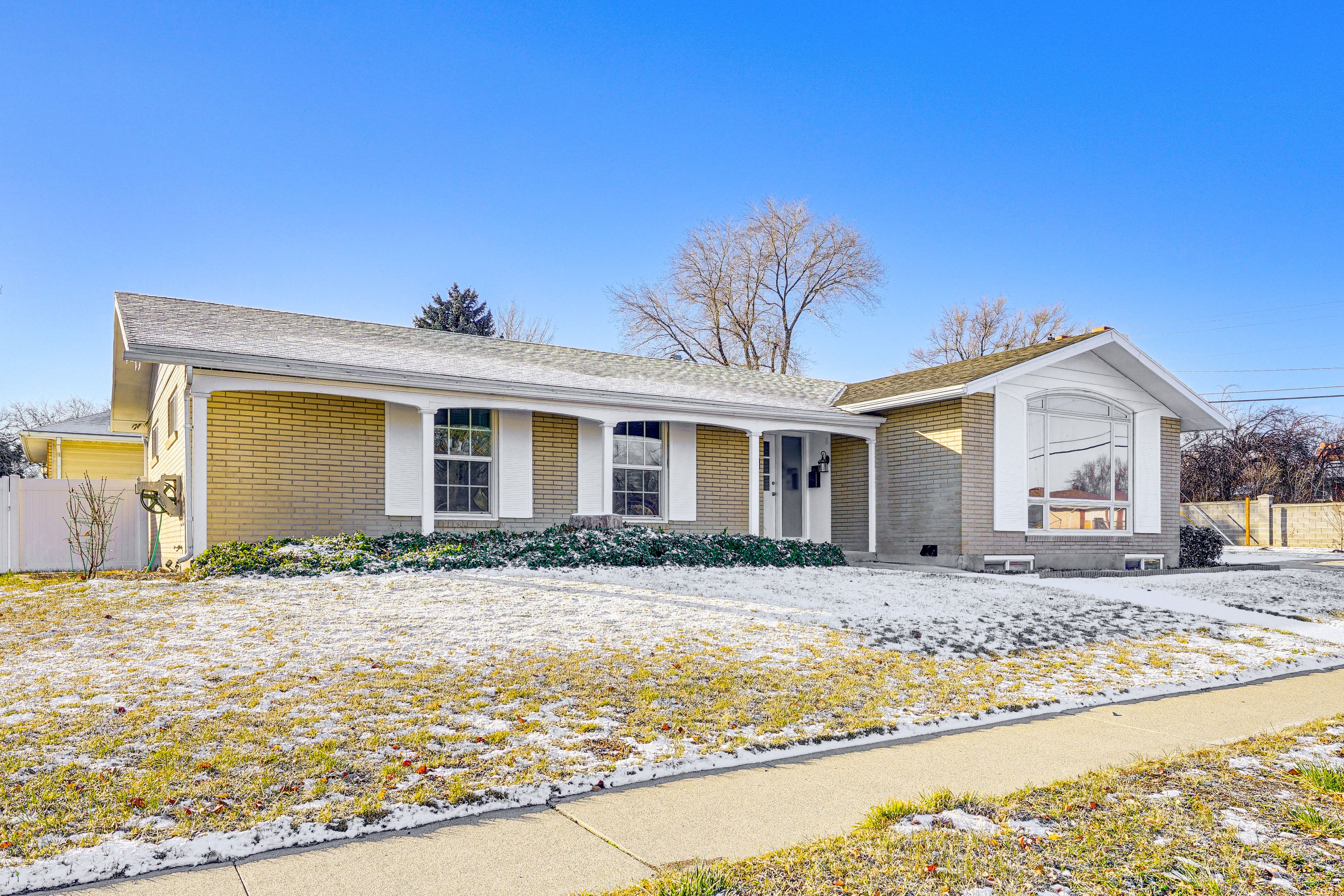 Property Exterior | Single-Story Apartment | Basement Unit