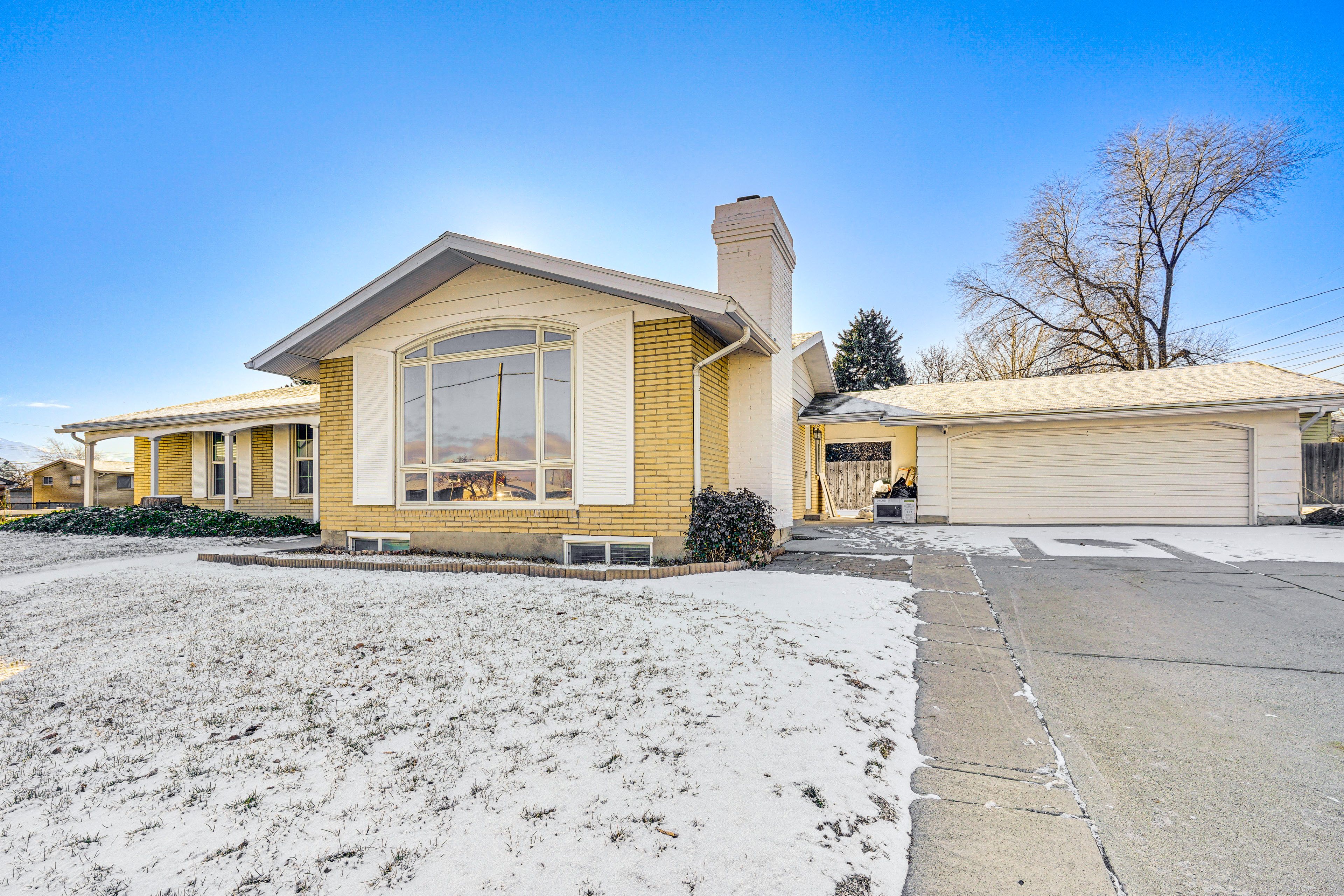 Parking | Shared Driveway (1 Vehicle) | RV/Trailer Parking Allowed | Free Street