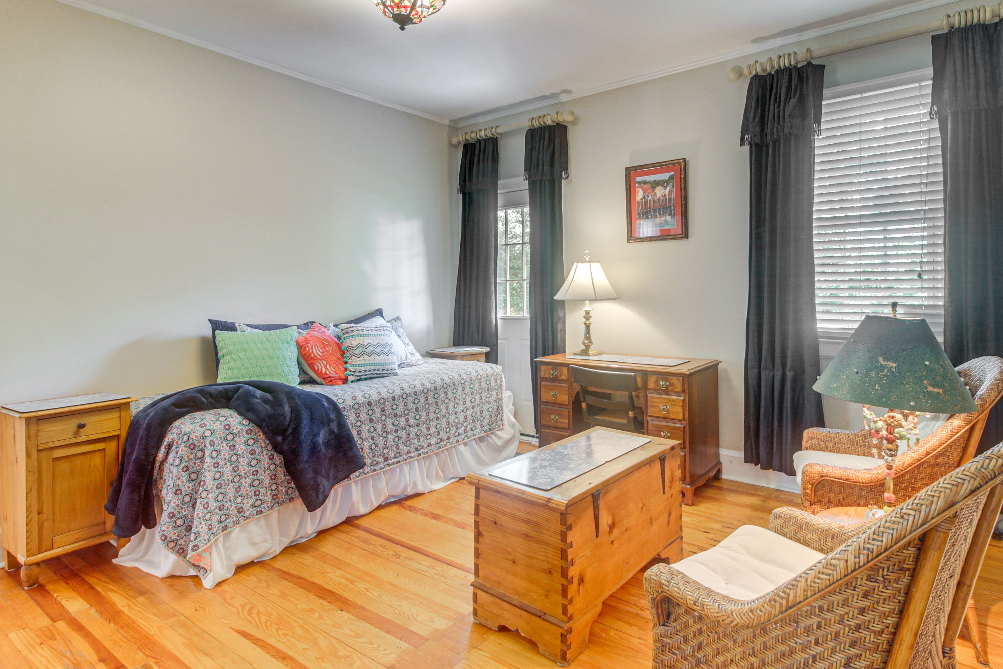 Bedroom 3 | Twin Bed | 1st Floor