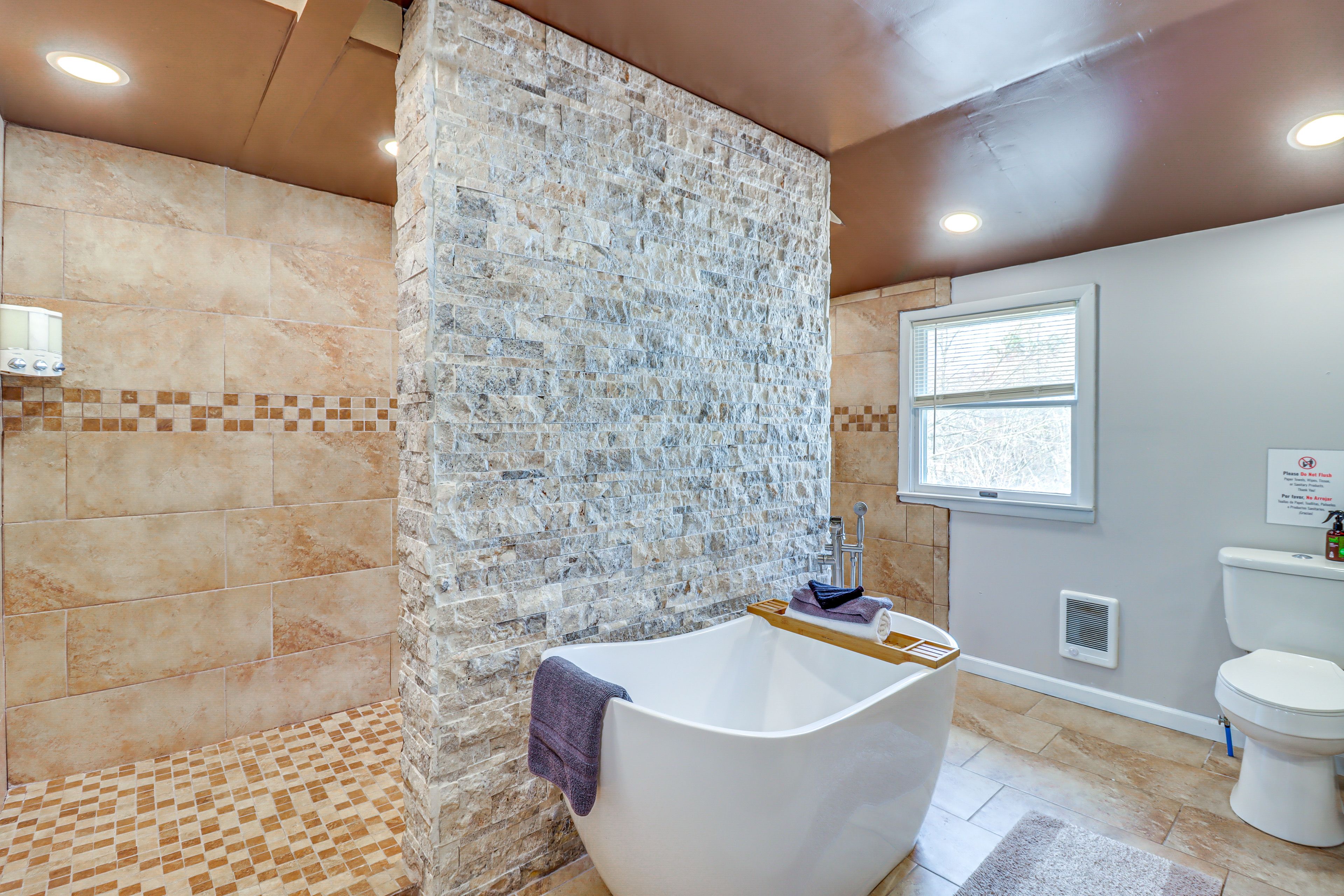 En-Suite Bathroom | Upper Level | Towels Provided