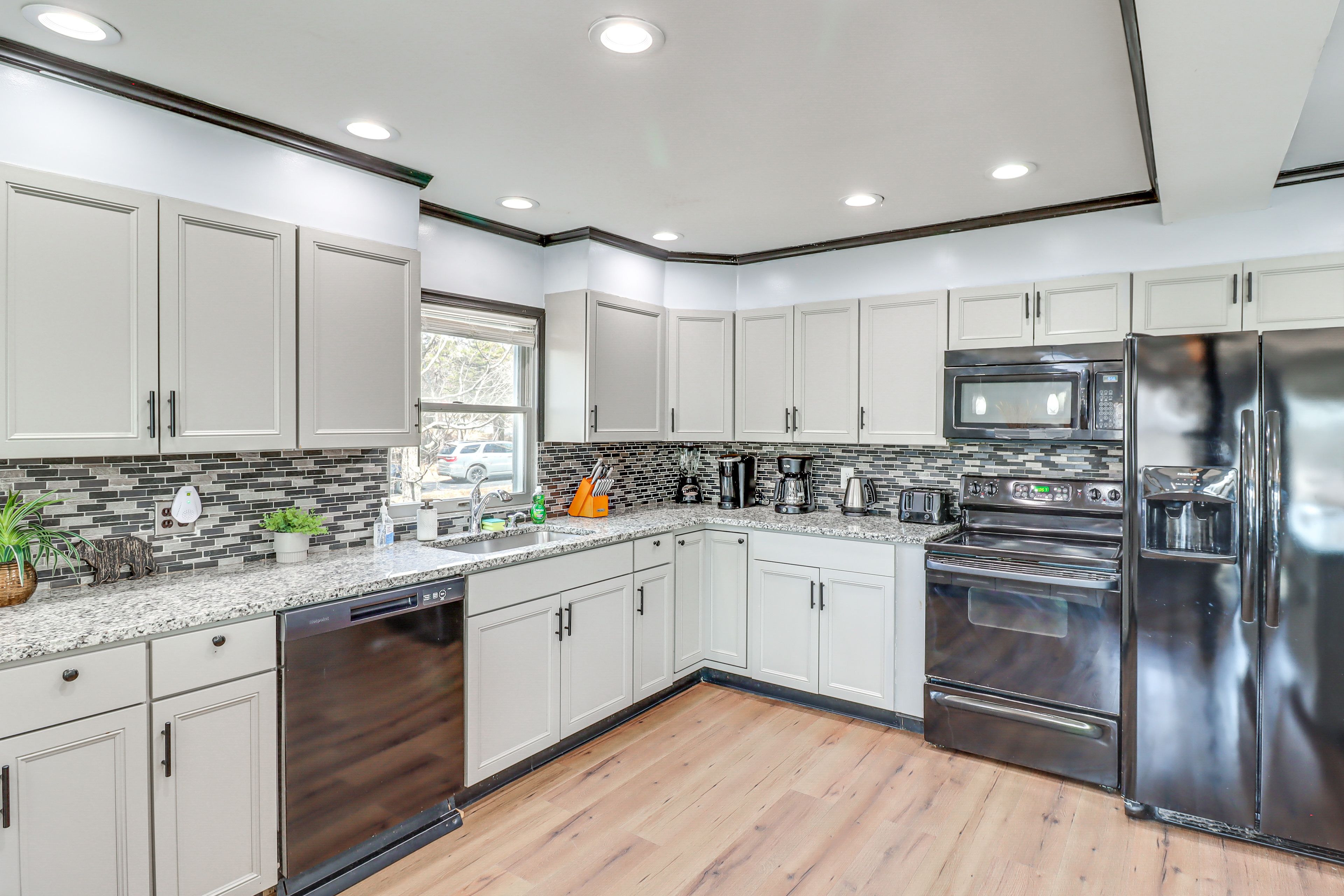 Kitchen | Main Level | Keurig & Drip Coffee Makers | Blender | Cooking Basics