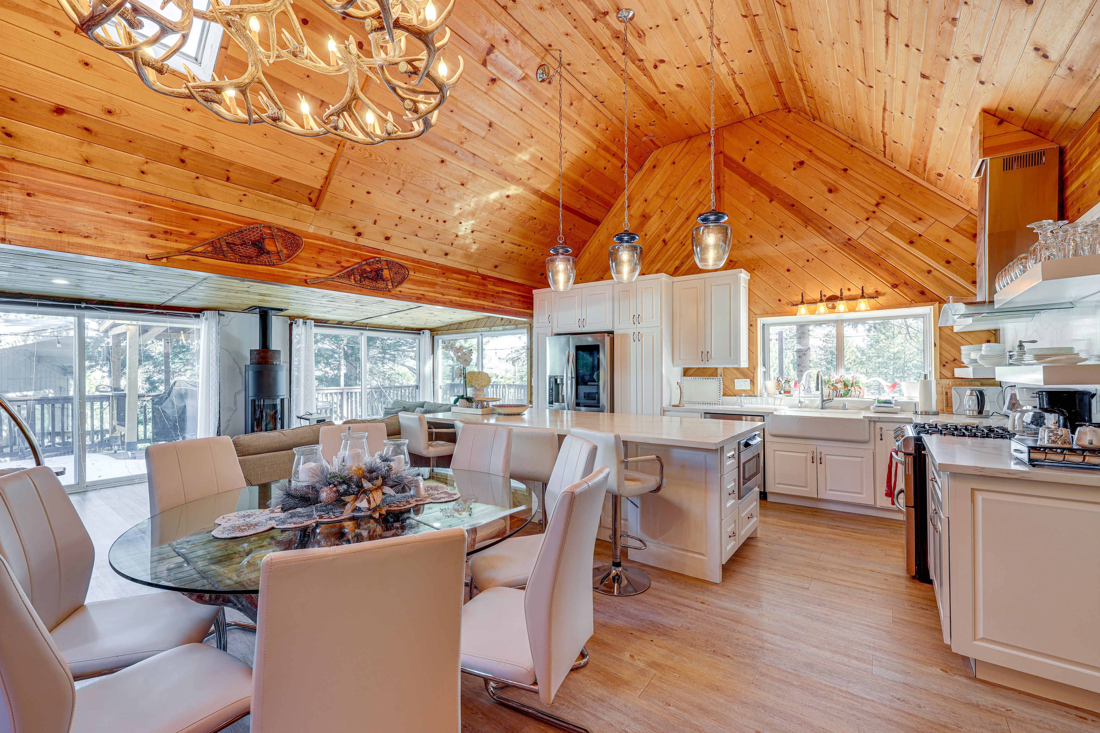 Dining Area & Kitchen | Main Level | Drip Coffee Pot & Keurig | Blender