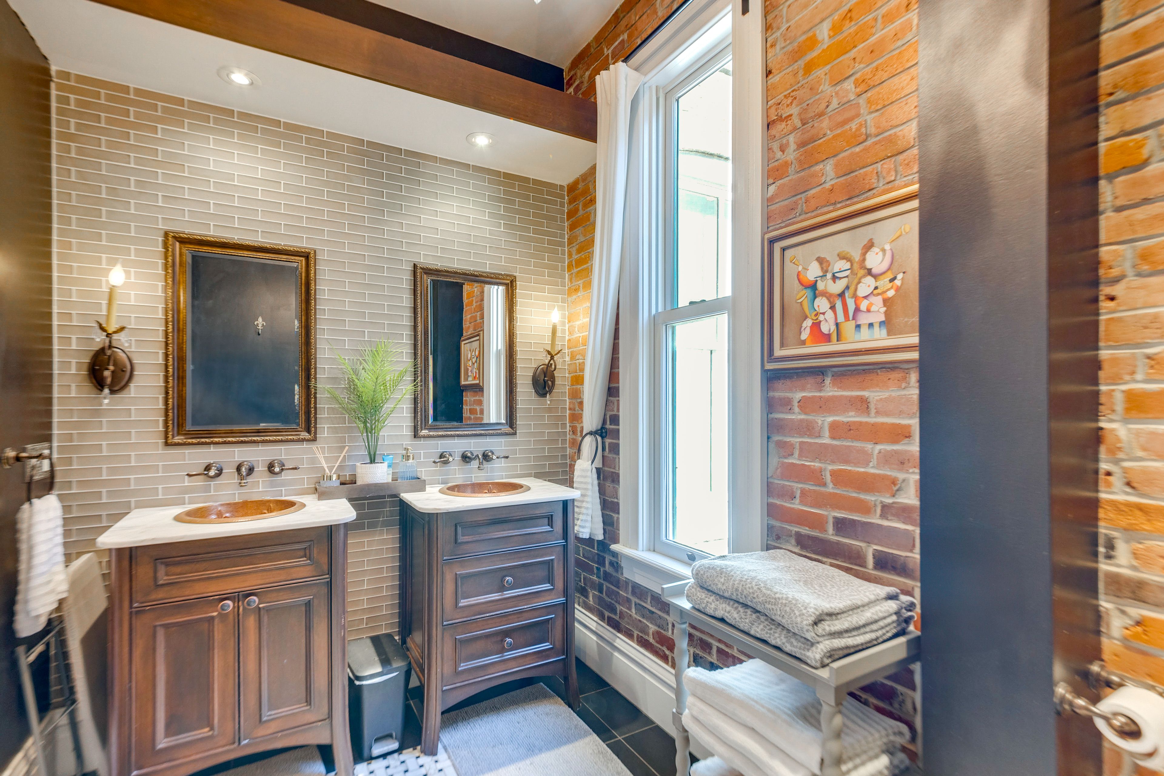 Full Bathroom | 2nd Floor