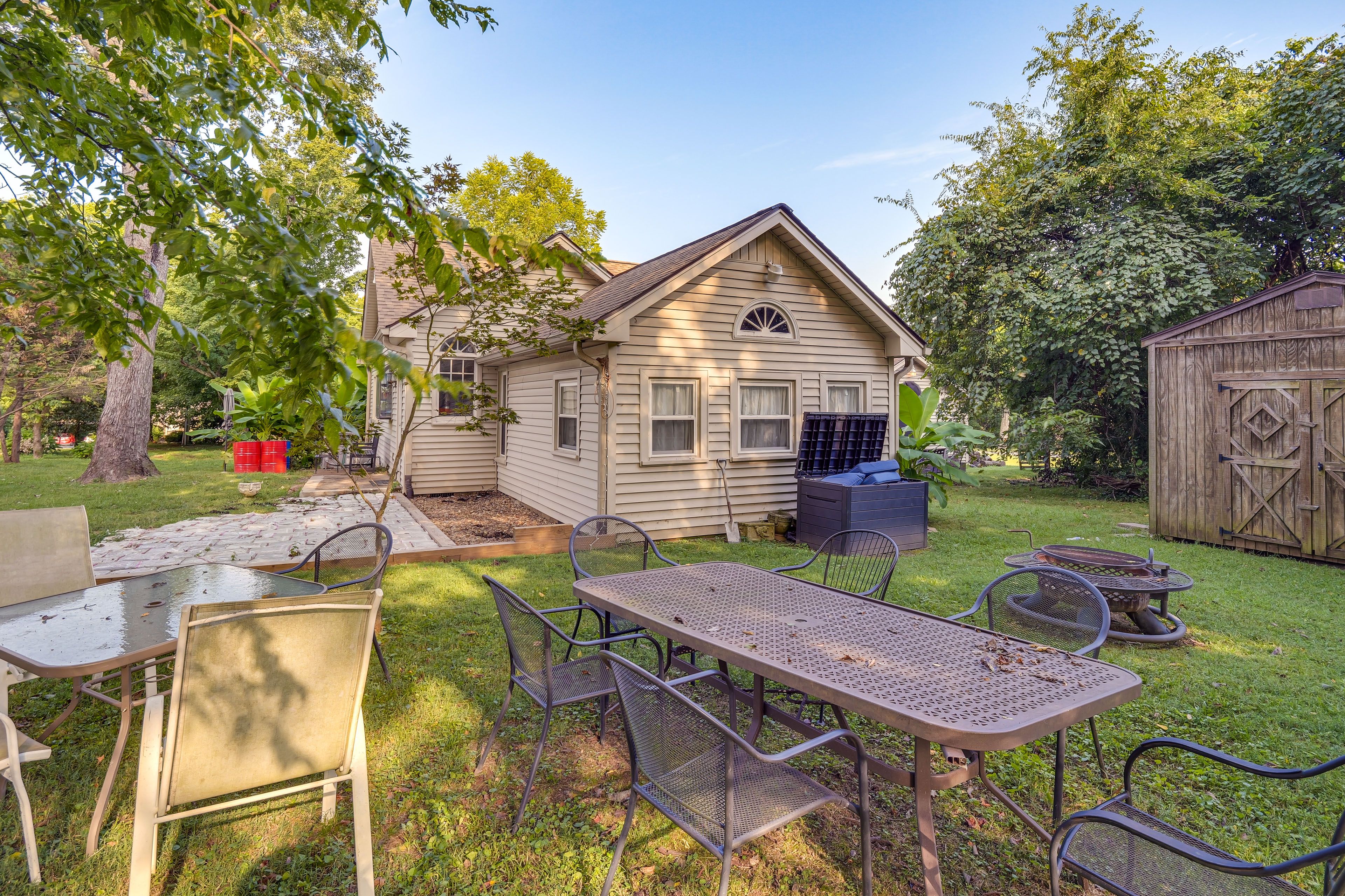 Private Backyard (Unfenced)