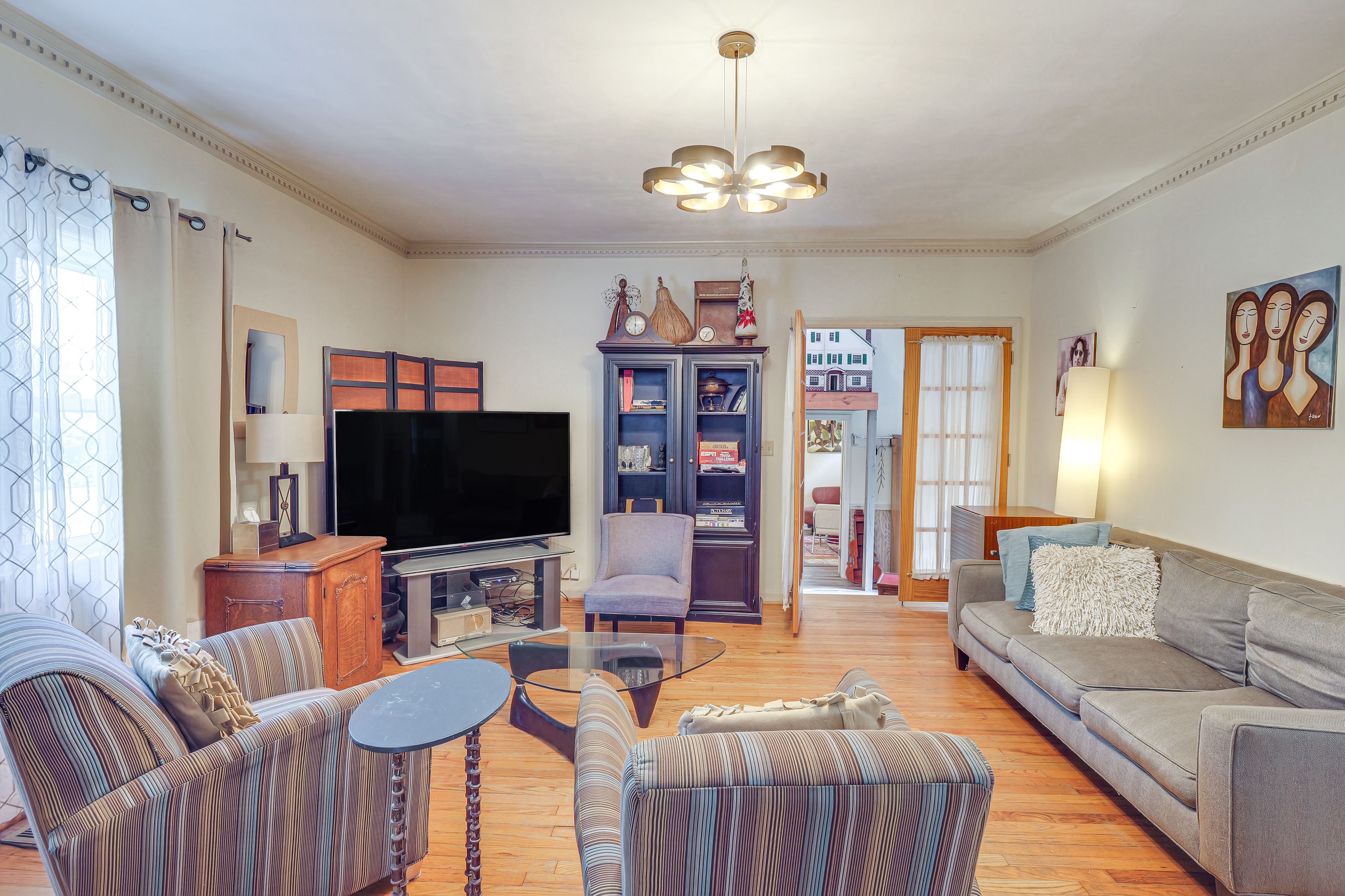 Living Room | Smart TV | Central A/C & Heating | Free WiFi