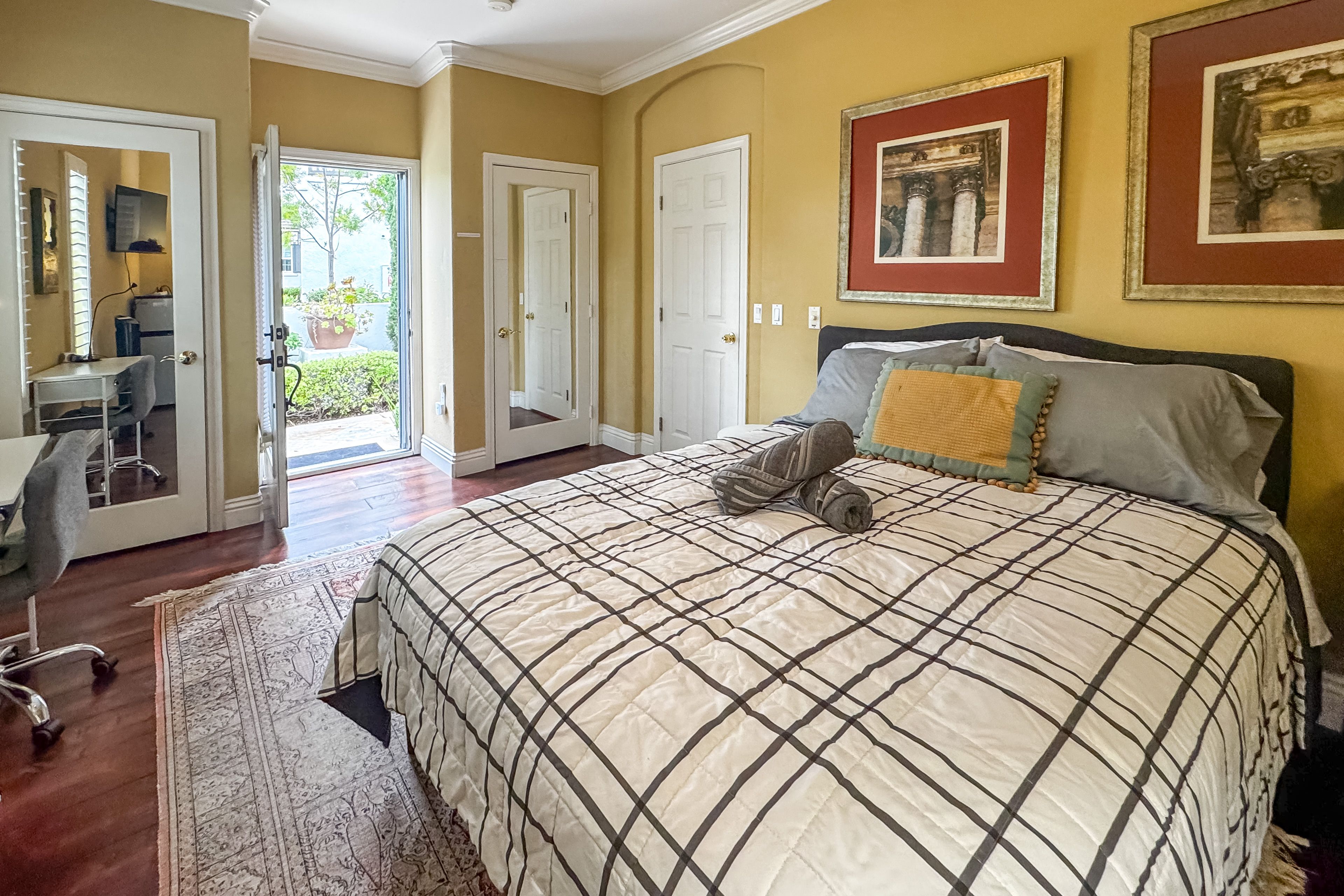 Bedroom | Queen Bed | Linens Provided