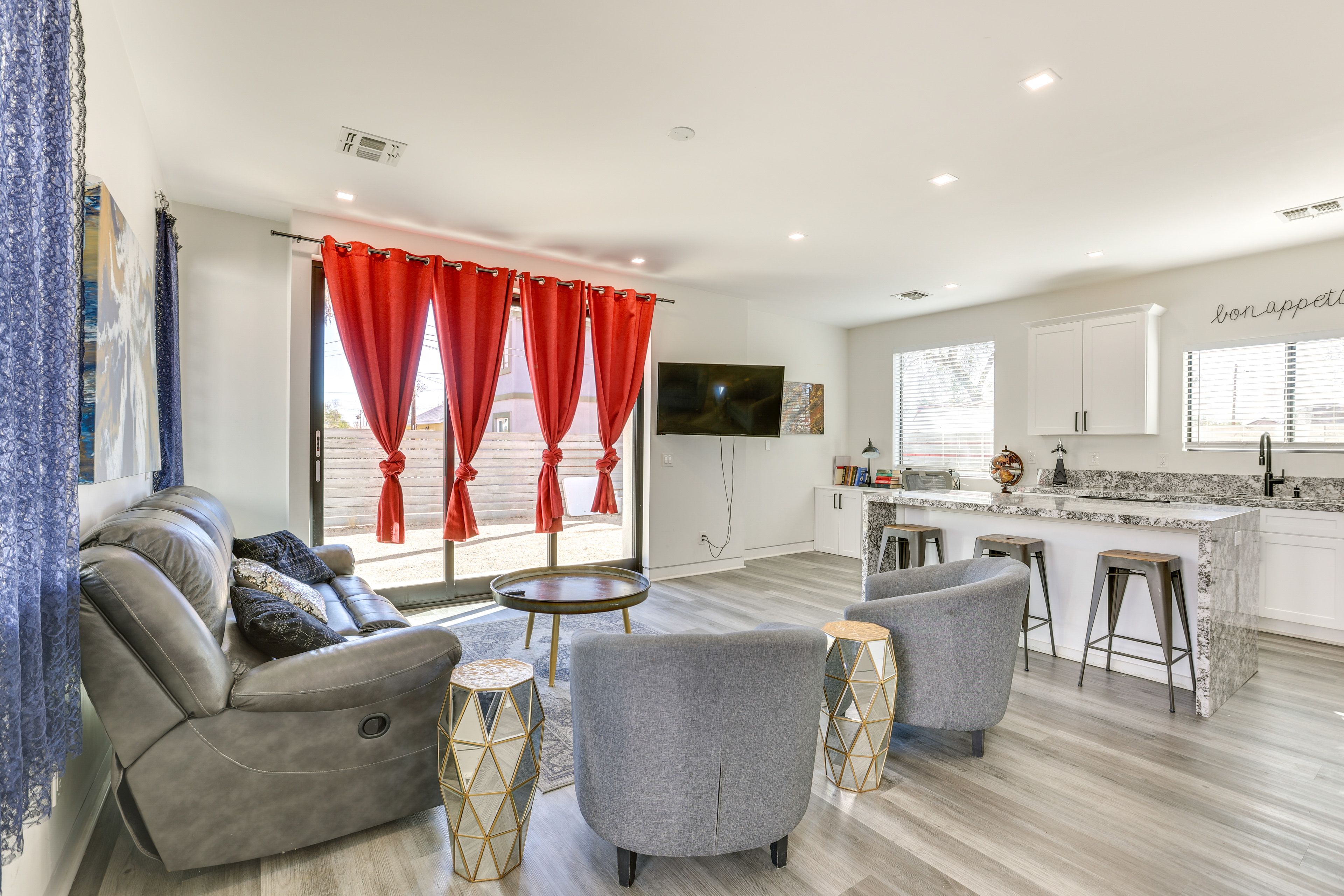 Living Room | Smart TV